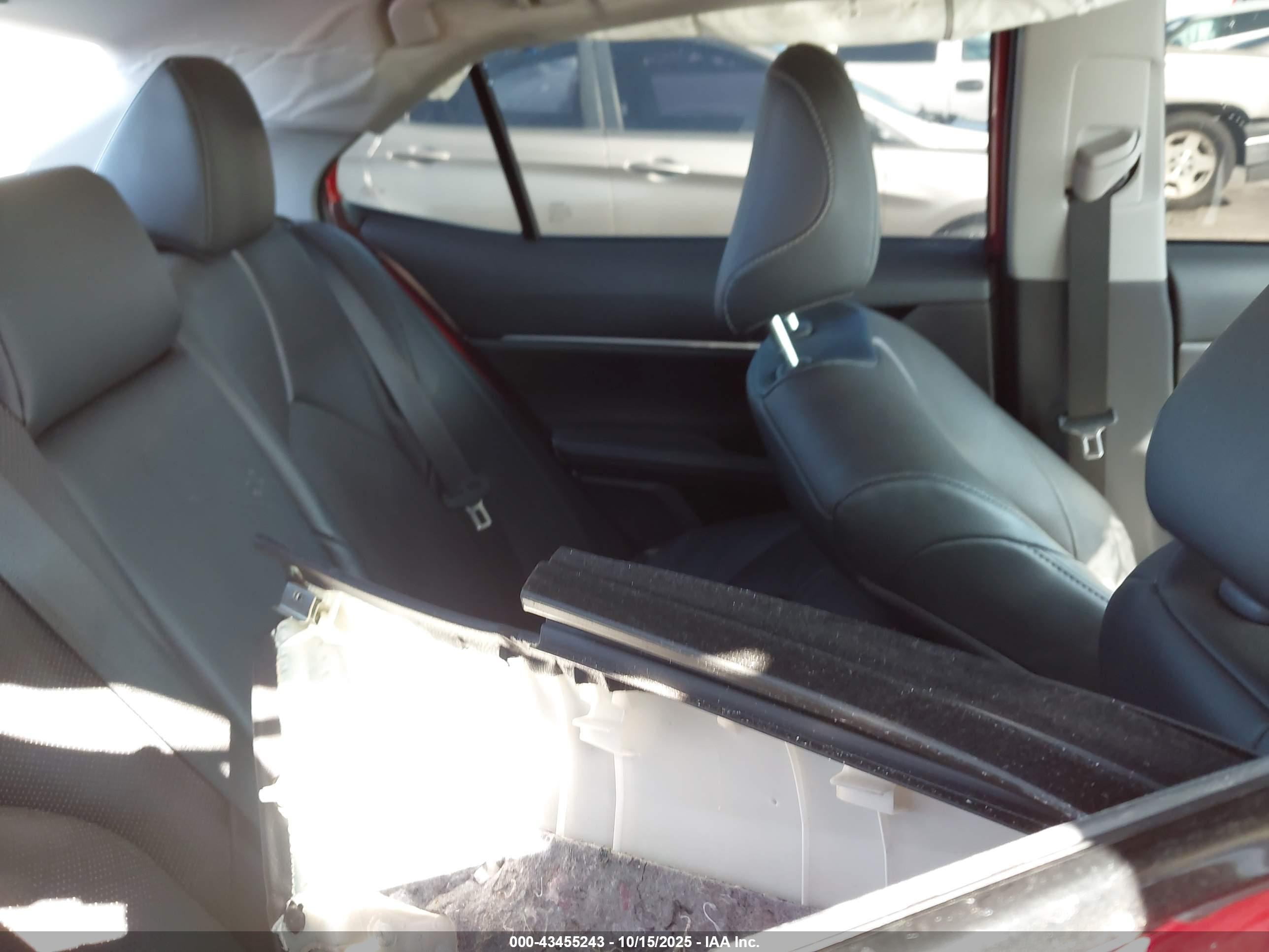 TOYOTA CAMRY image 8