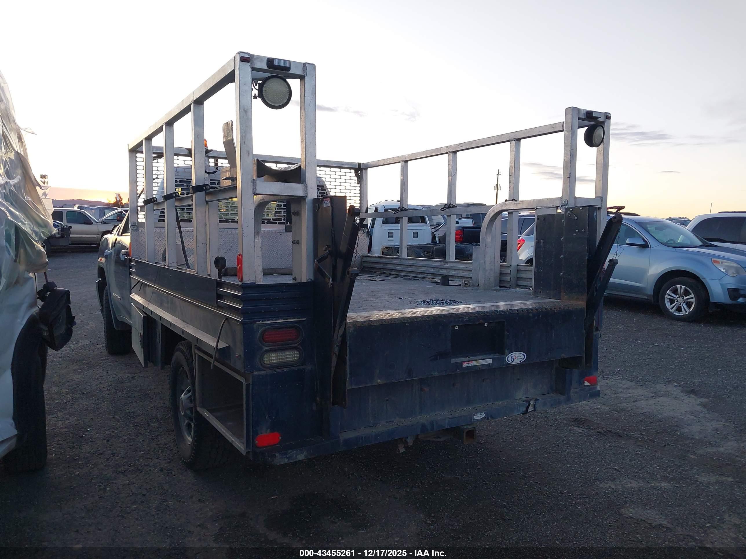 GMC SIERRA image 3