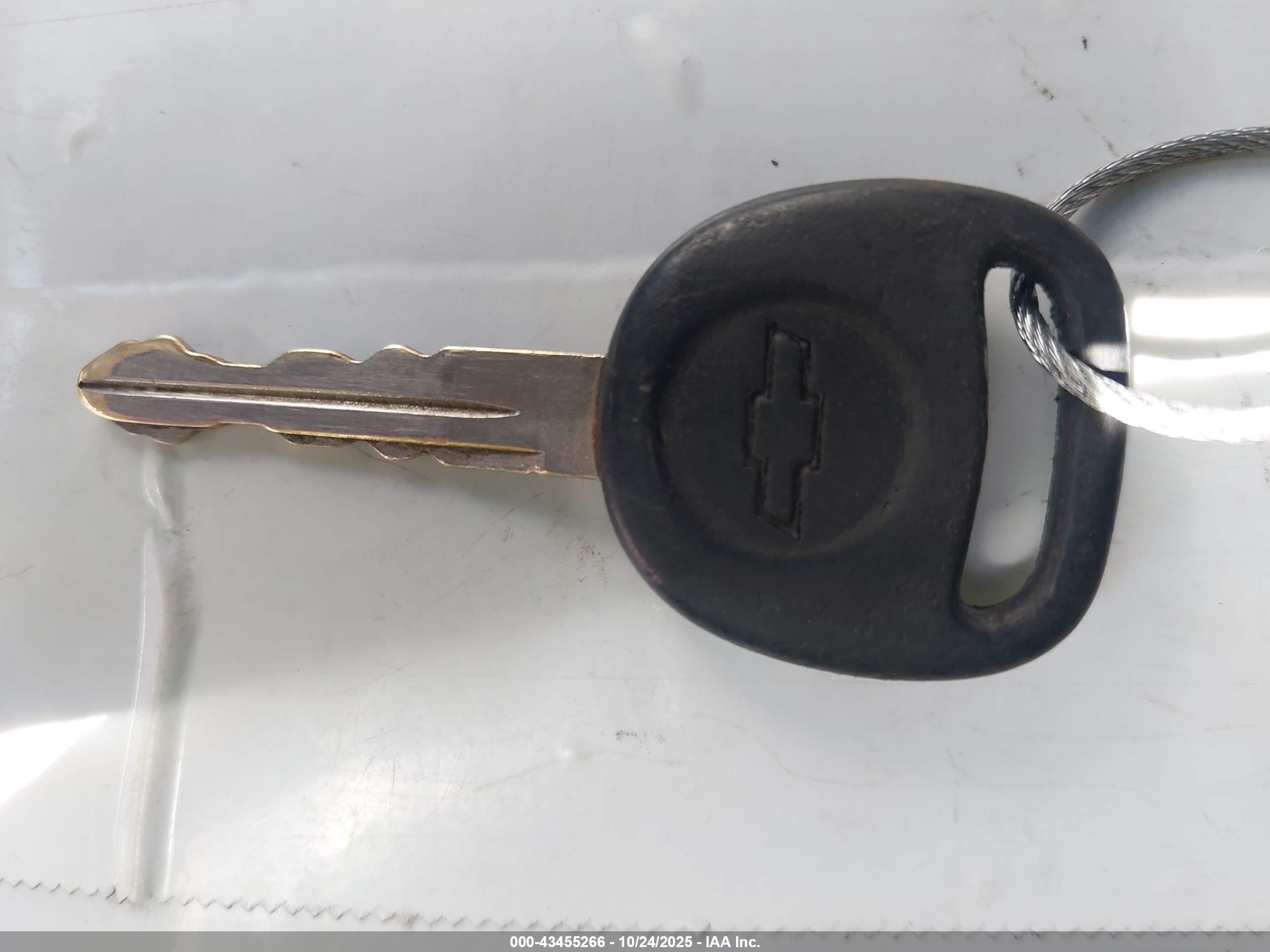CHEVROLET SILVERADO image 11
