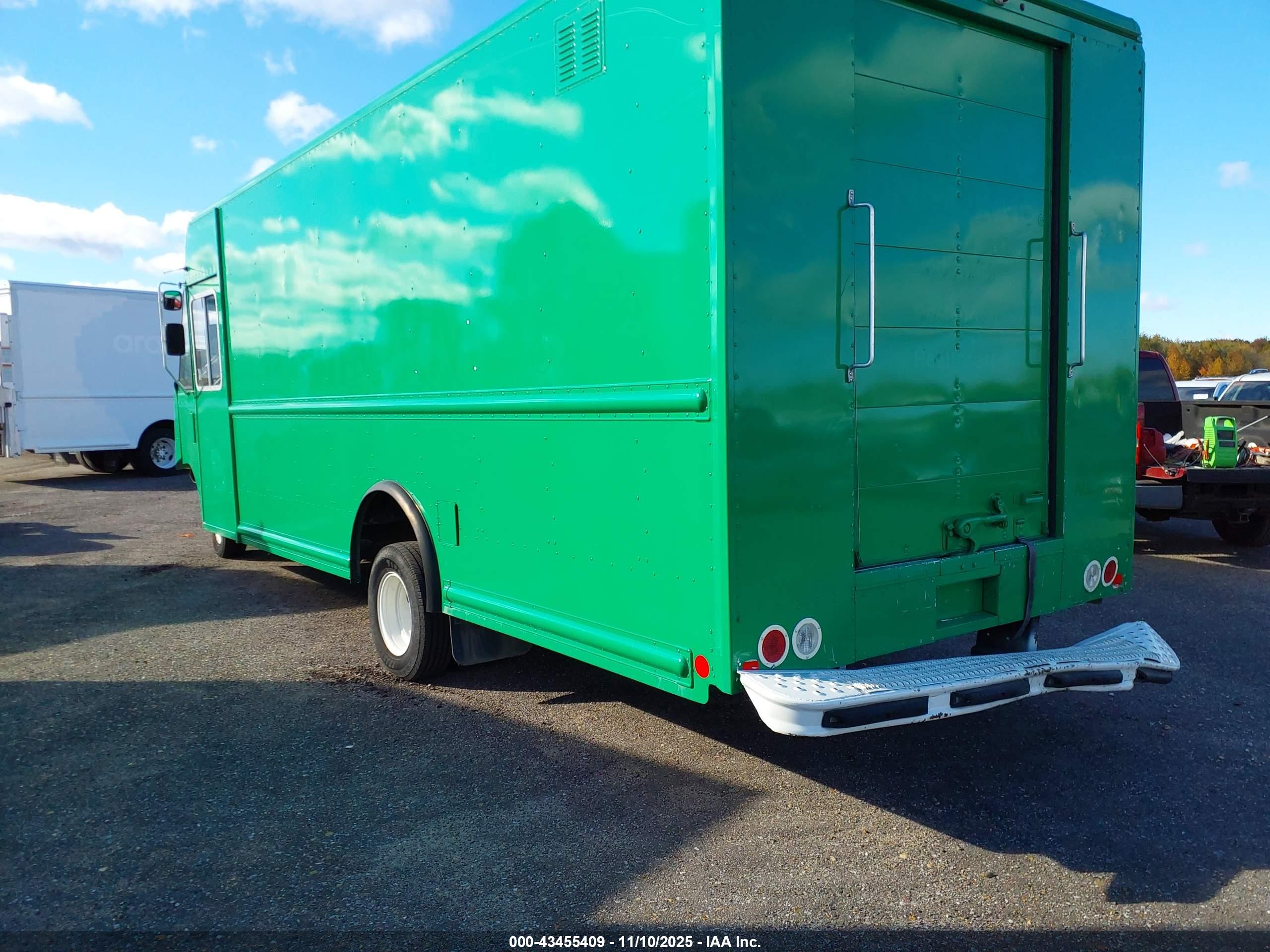 FORD E-450 image 3