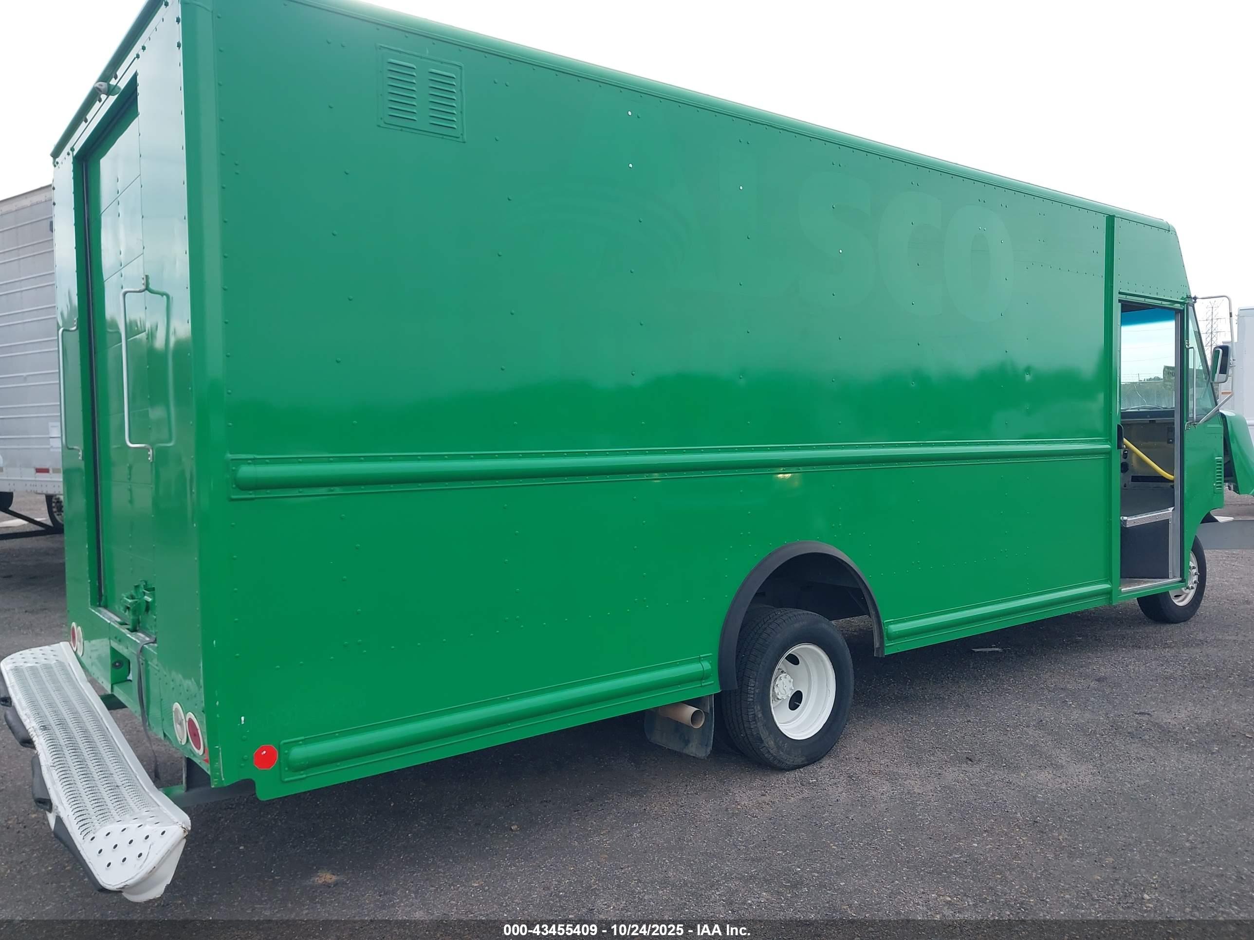FORD E-450 image 4