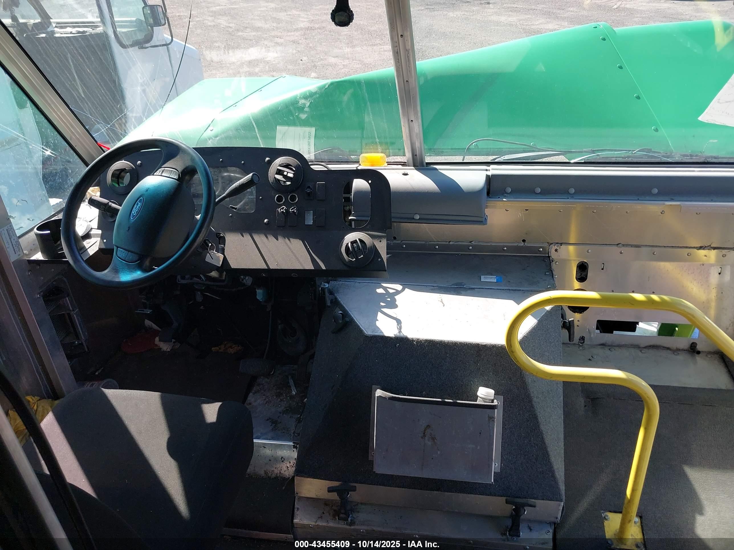 FORD E-450 image 7