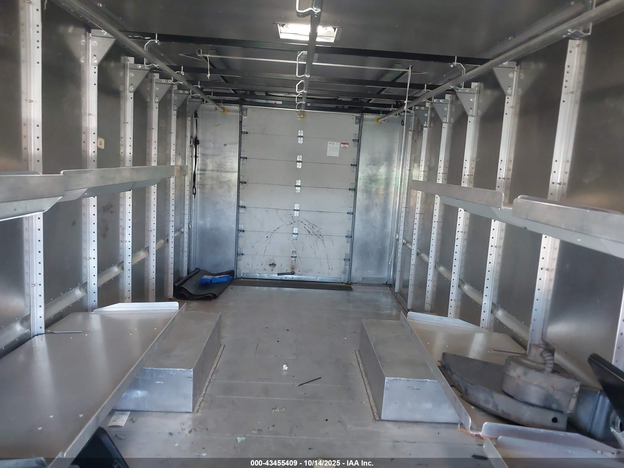 FORD E-450 image 8