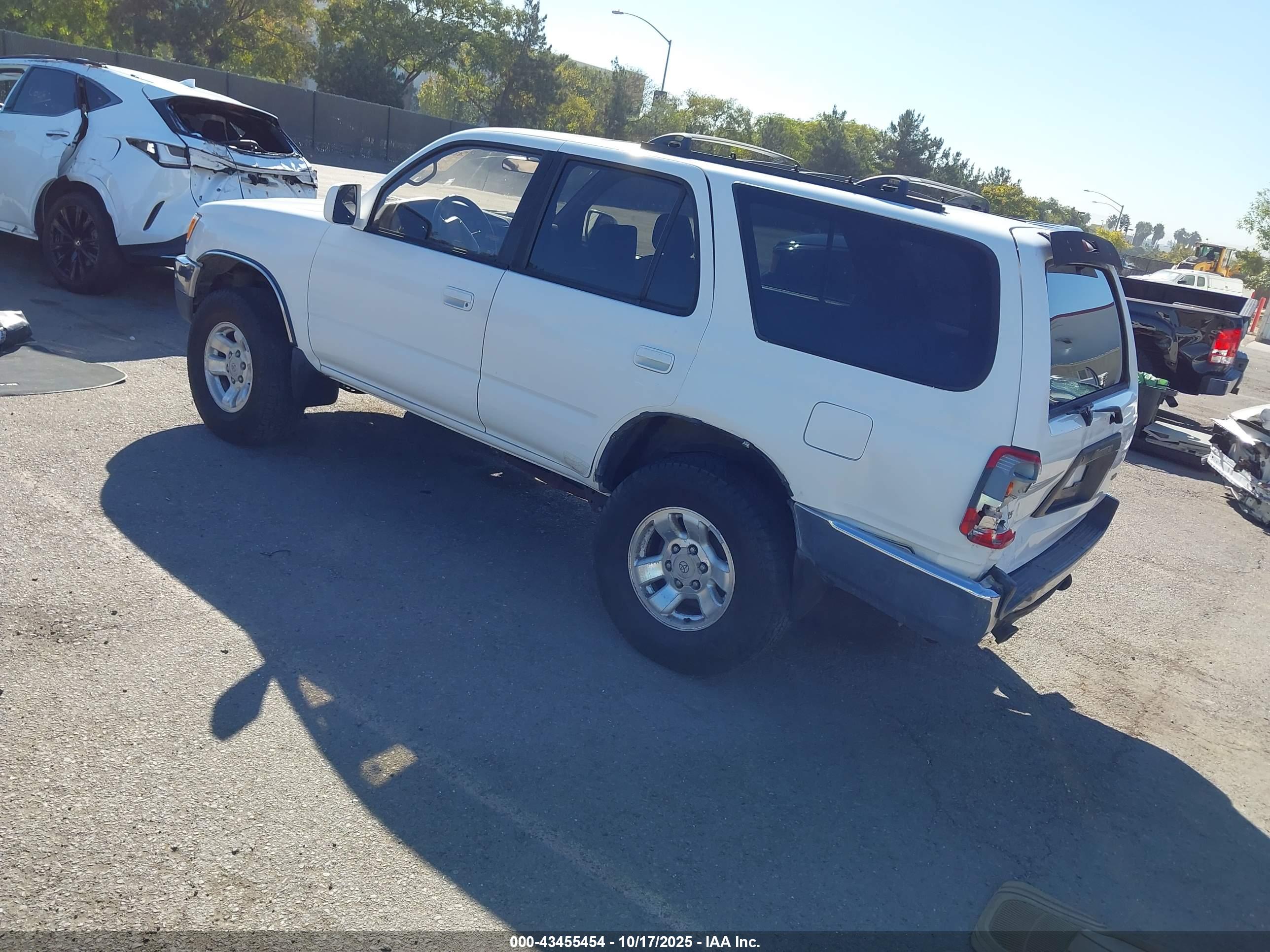 TOYOTA 4RUNNER image 3