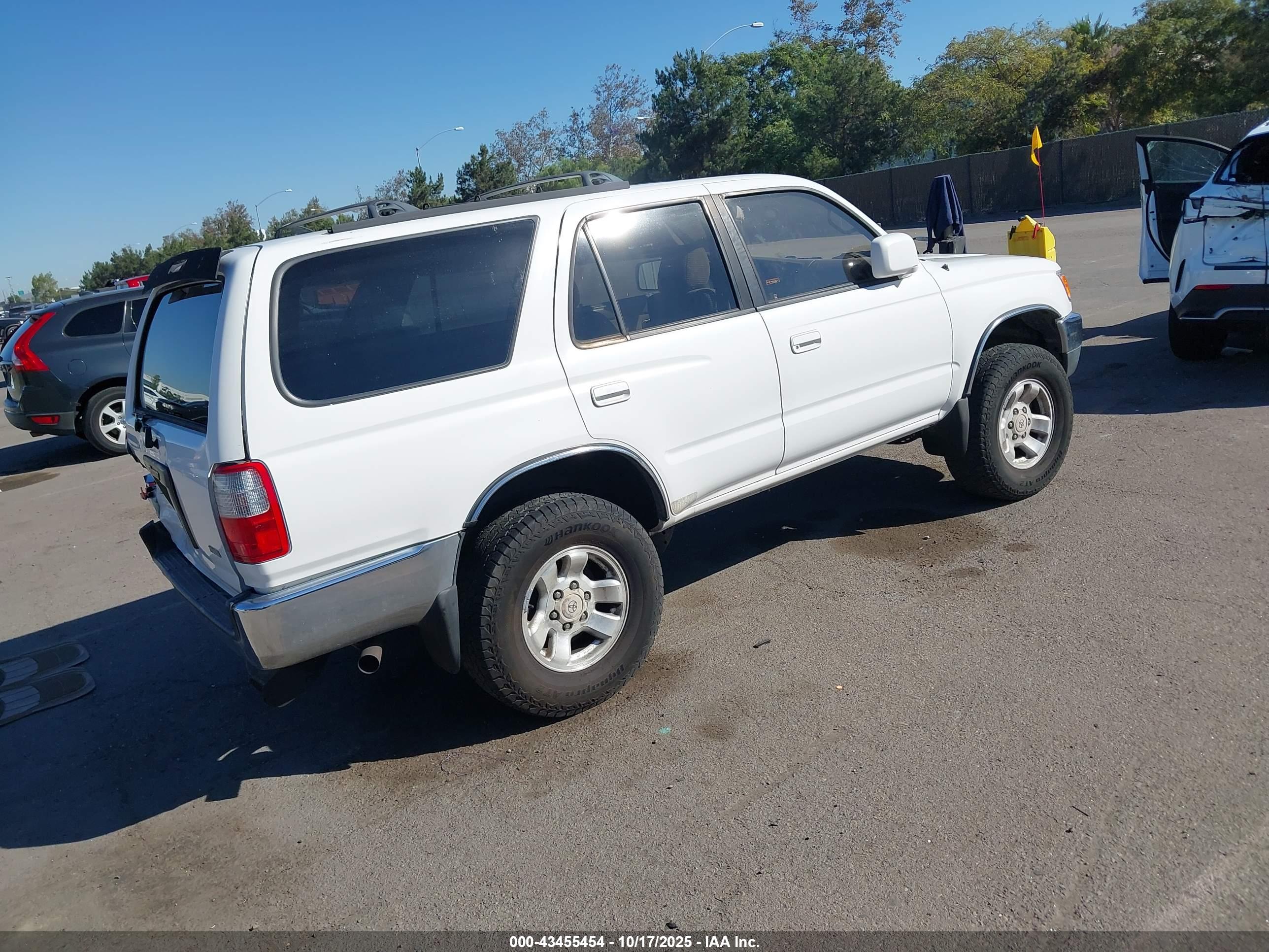 TOYOTA 4RUNNER image 4