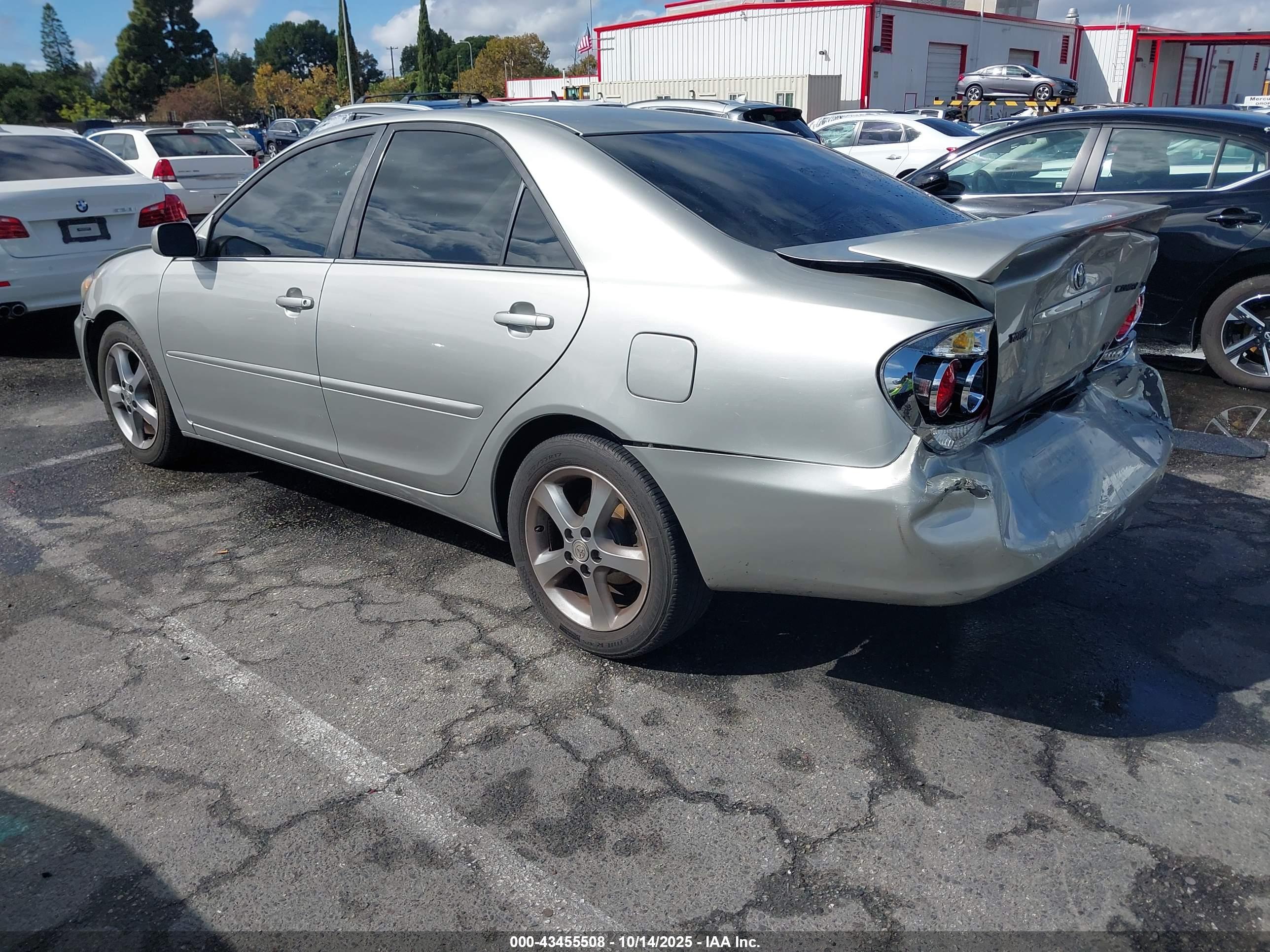 TOYOTA CAMRY image 3