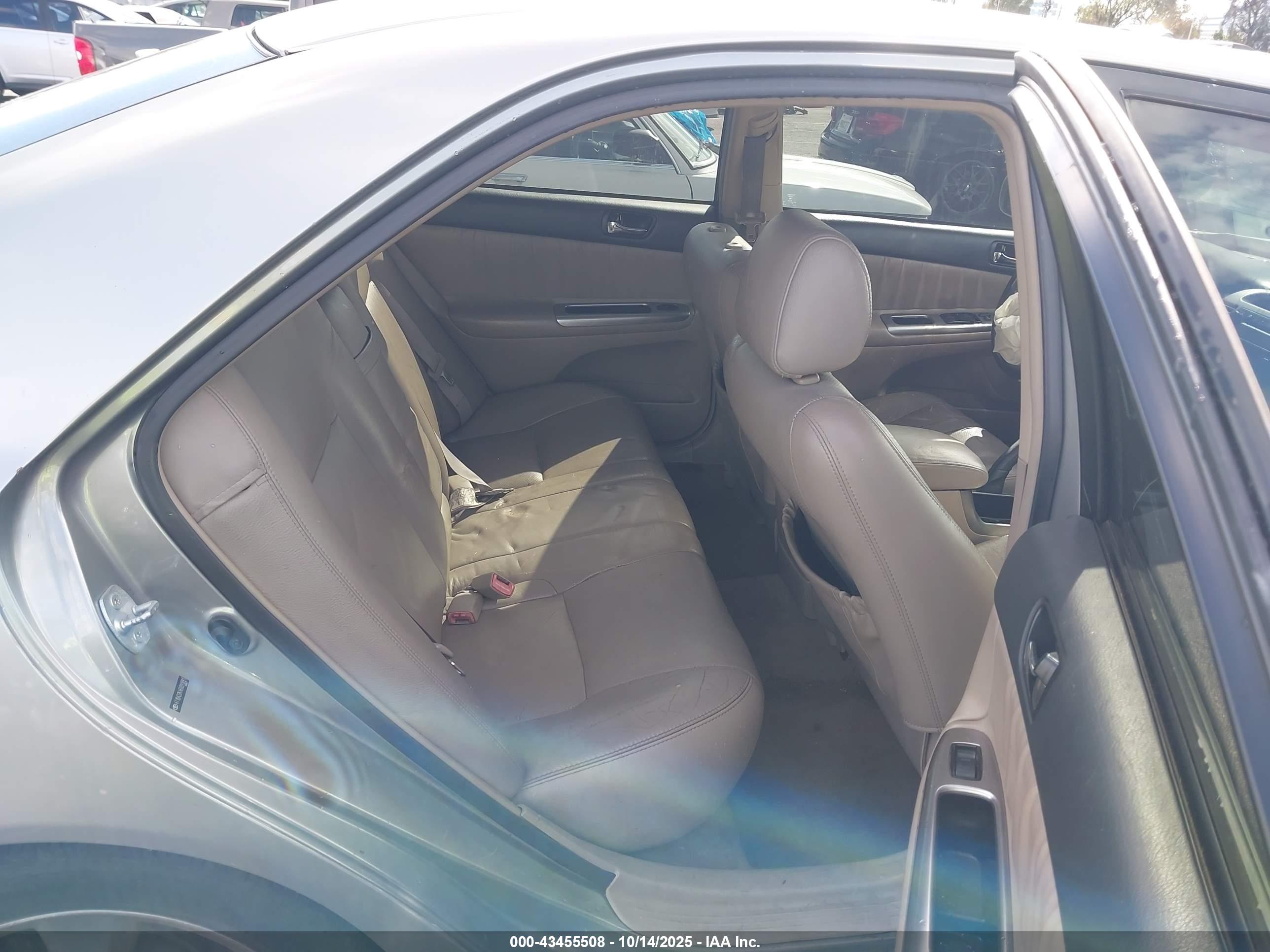 TOYOTA CAMRY image 8