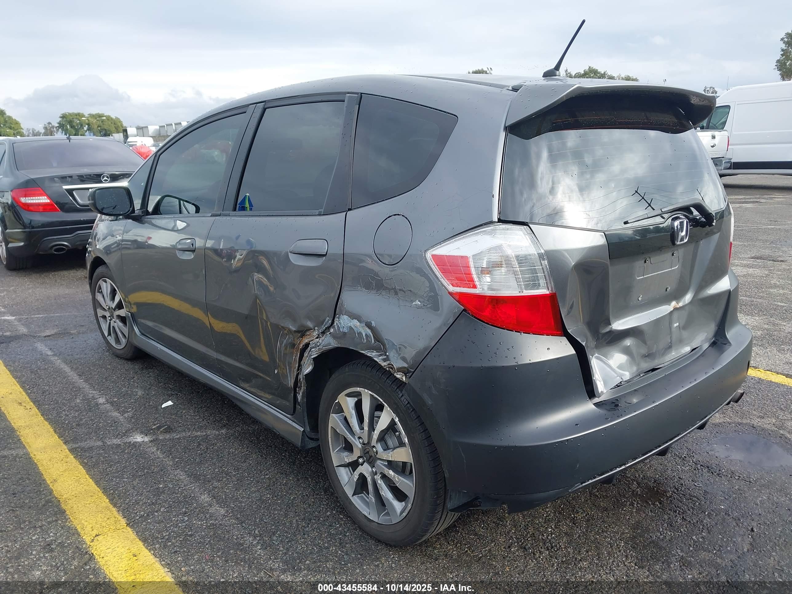 HONDA FIT image 3