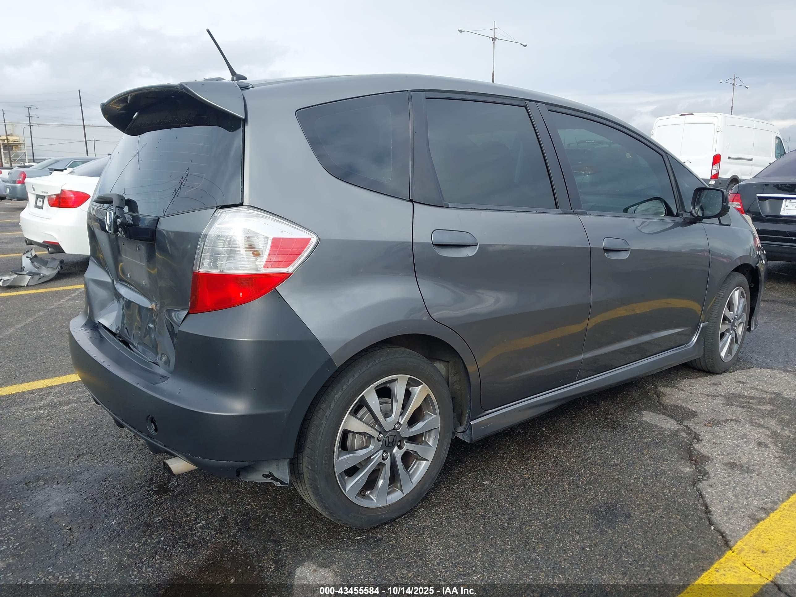 HONDA FIT image 4