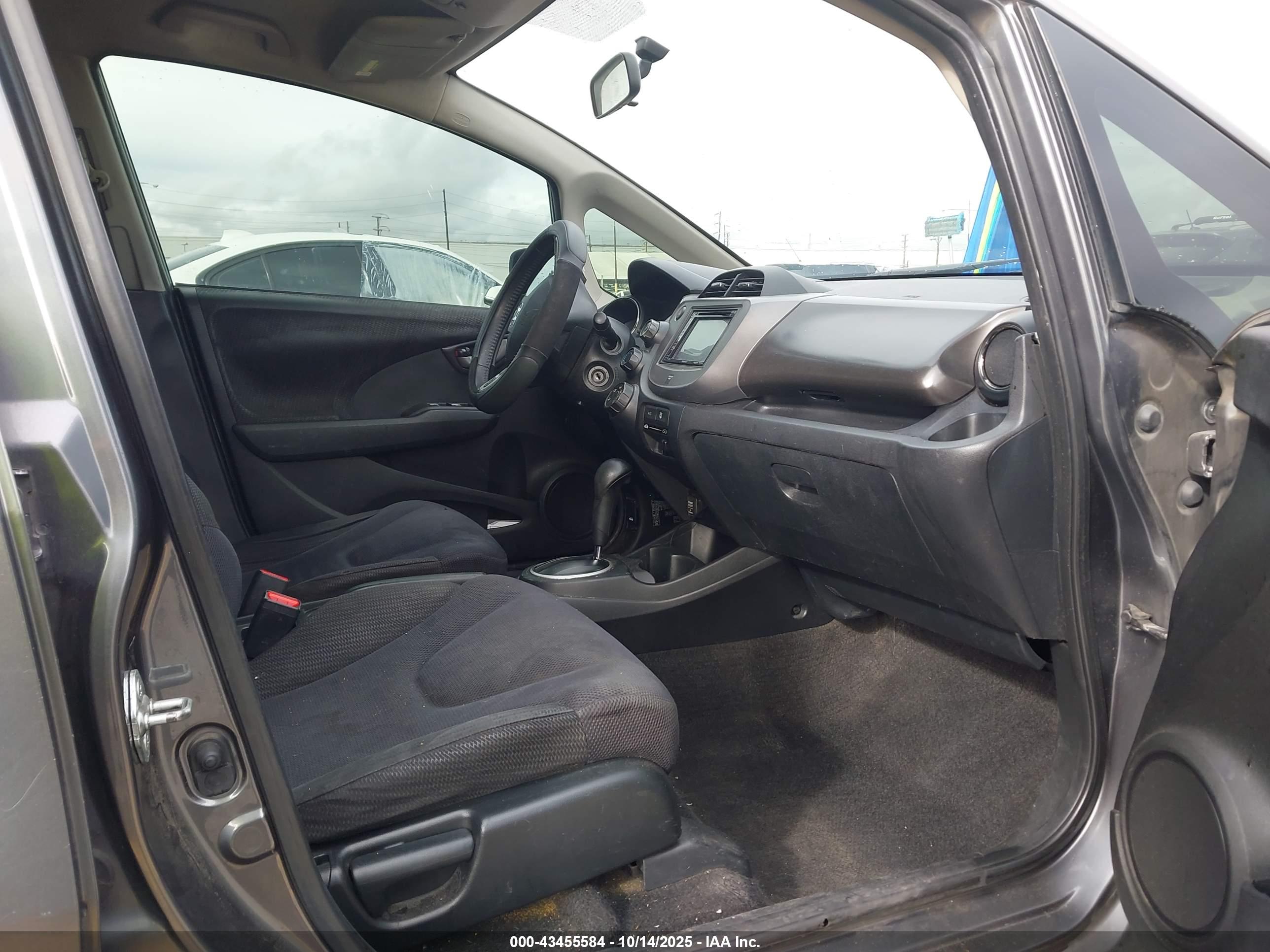 HONDA FIT image 5