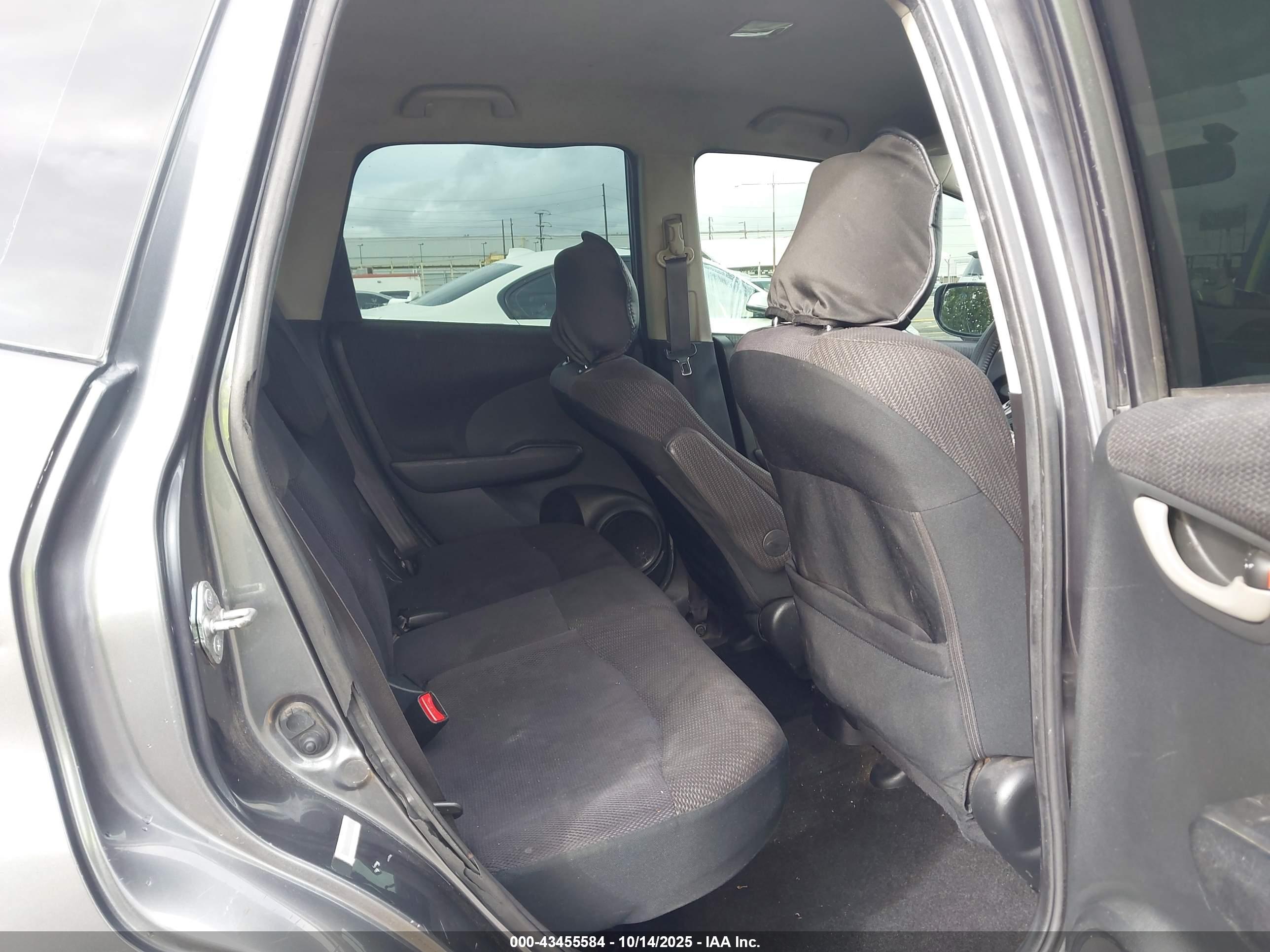 HONDA FIT image 8
