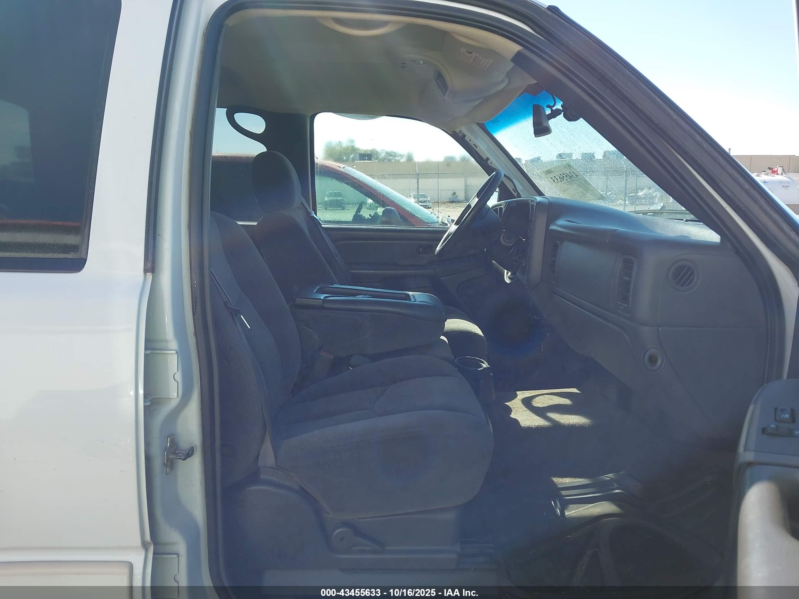 CHEVROLET SILVERADO image 5