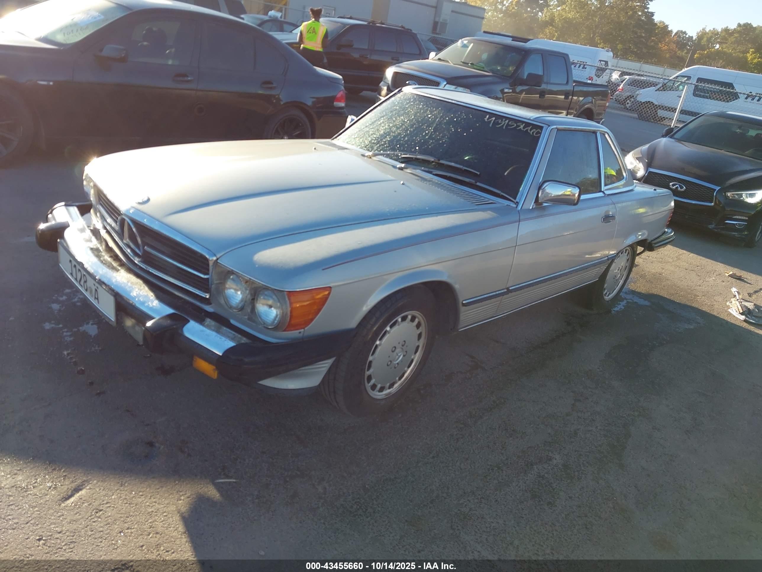 MERCEDES-BENZ 560 image 2