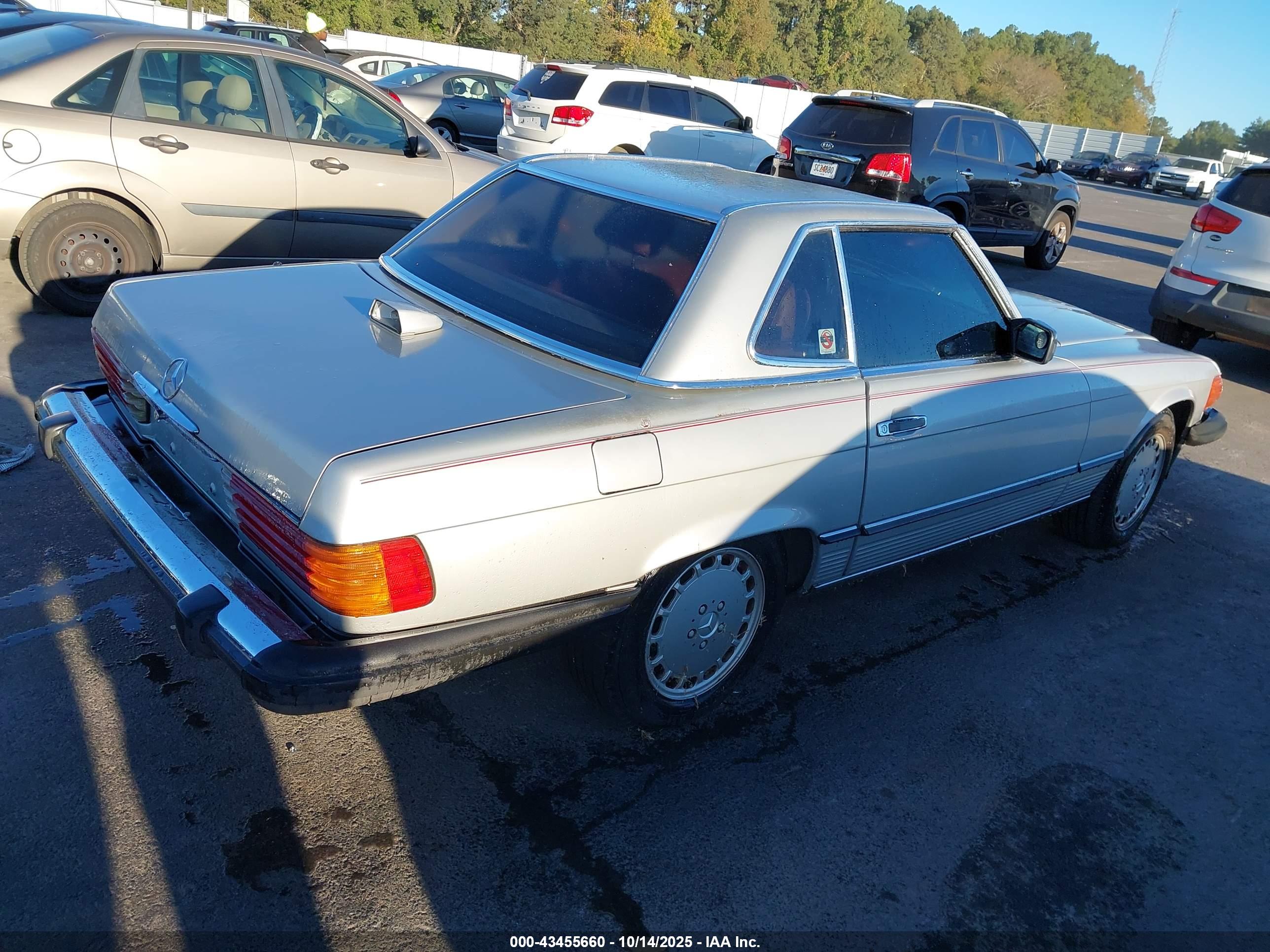 MERCEDES-BENZ 560 image 4