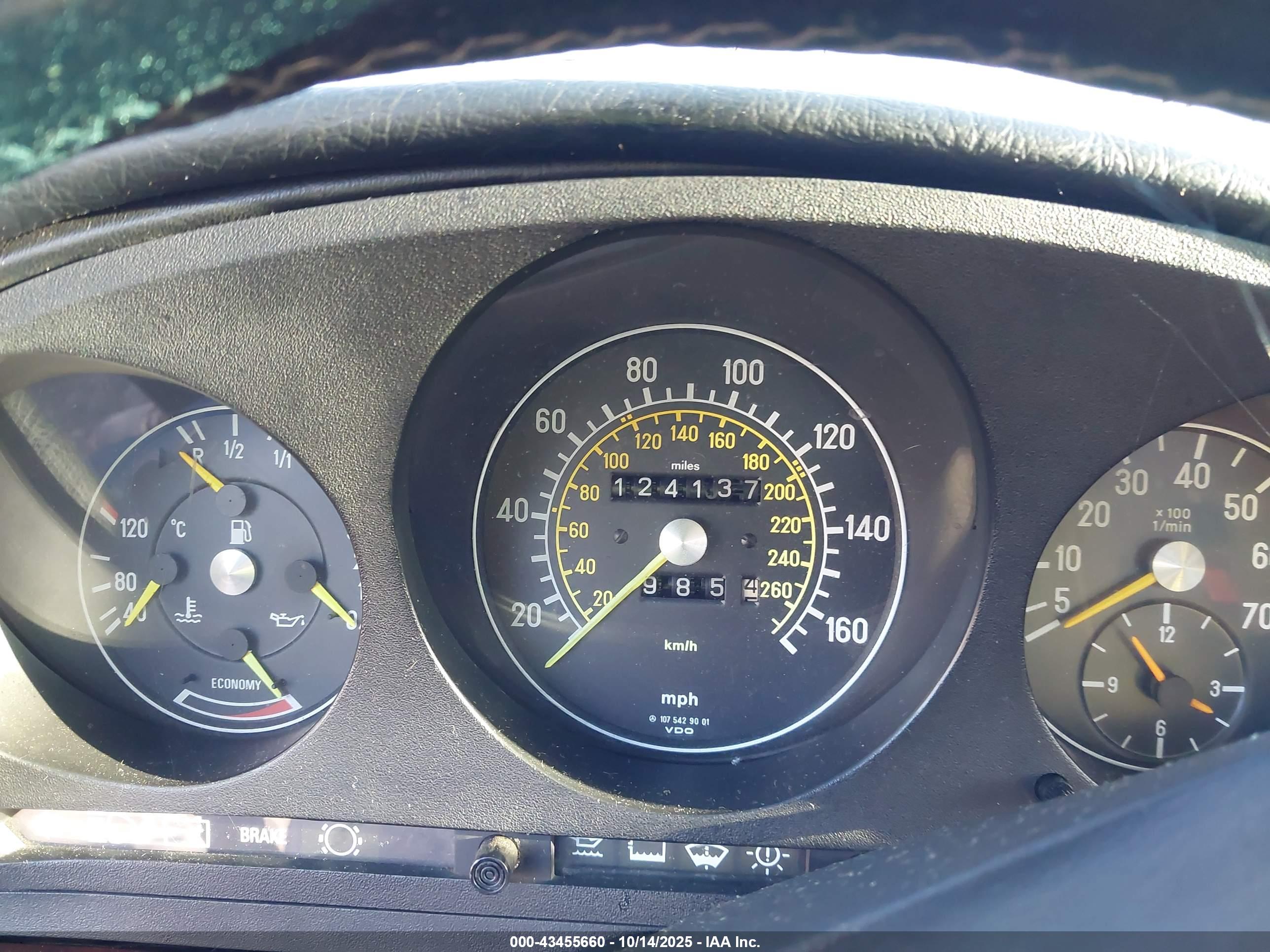 MERCEDES-BENZ 560 image 7