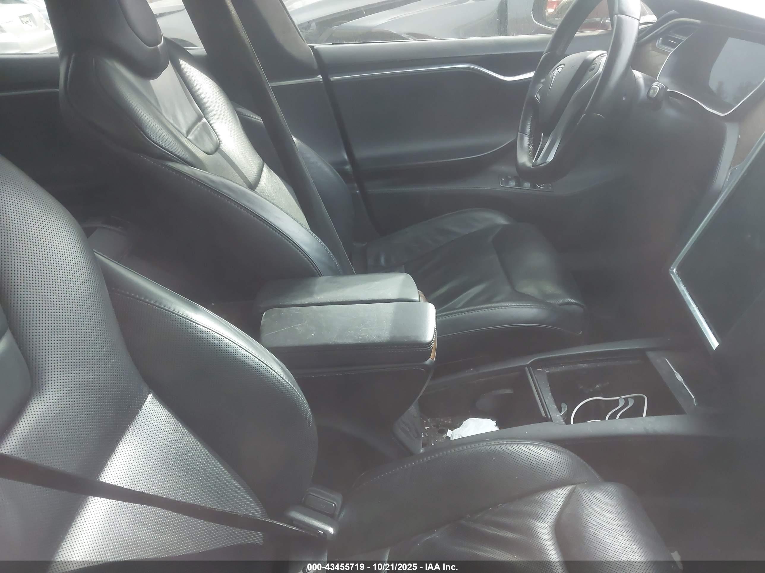 TESLA MODEL image 5