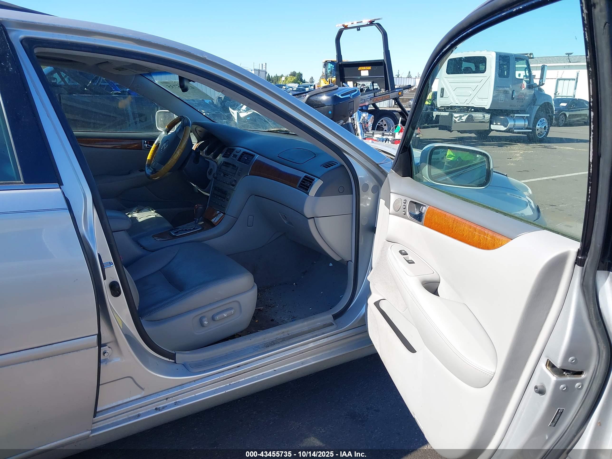 LEXUS ES image 5