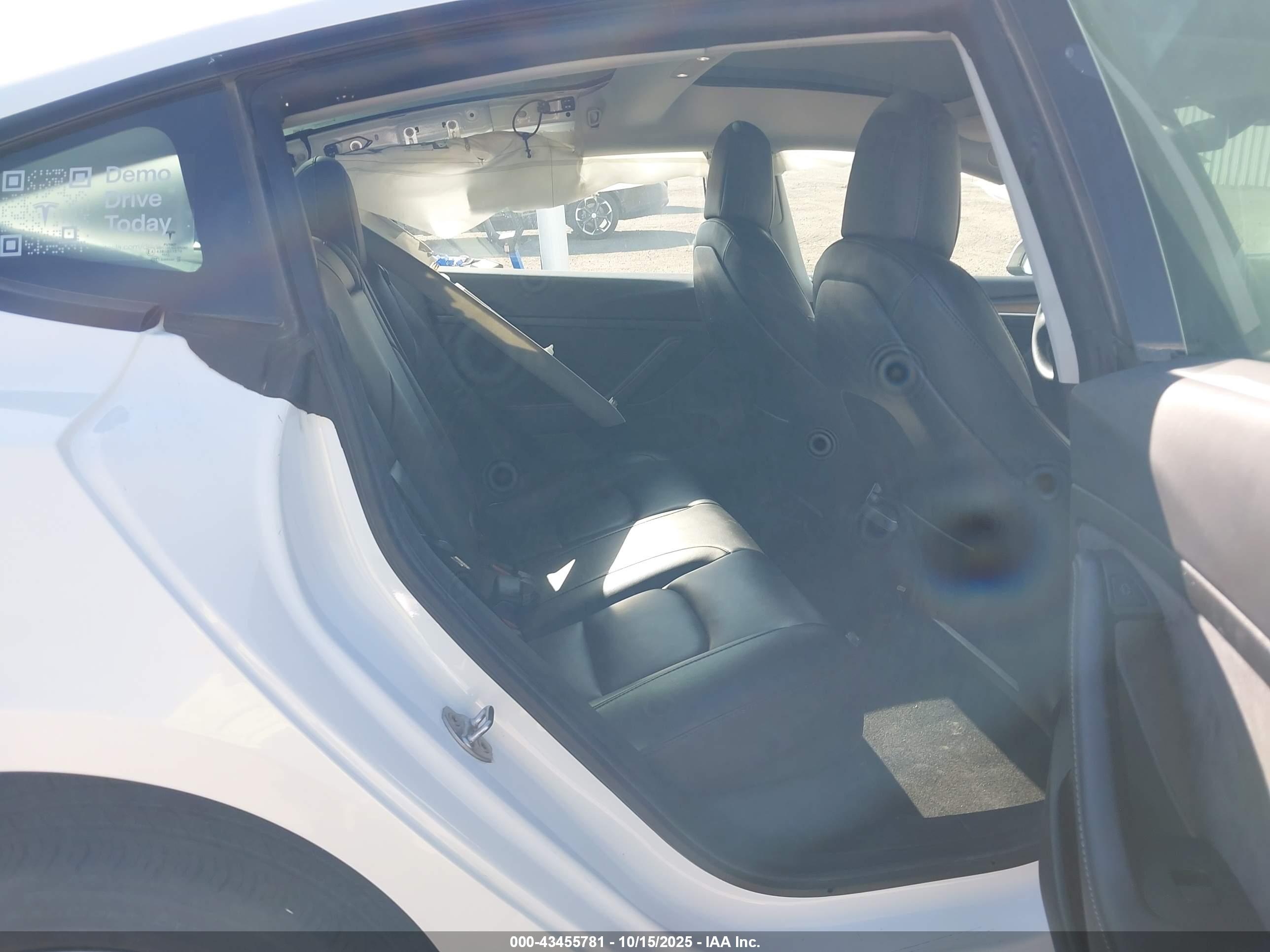 TESLA MODEL image 8