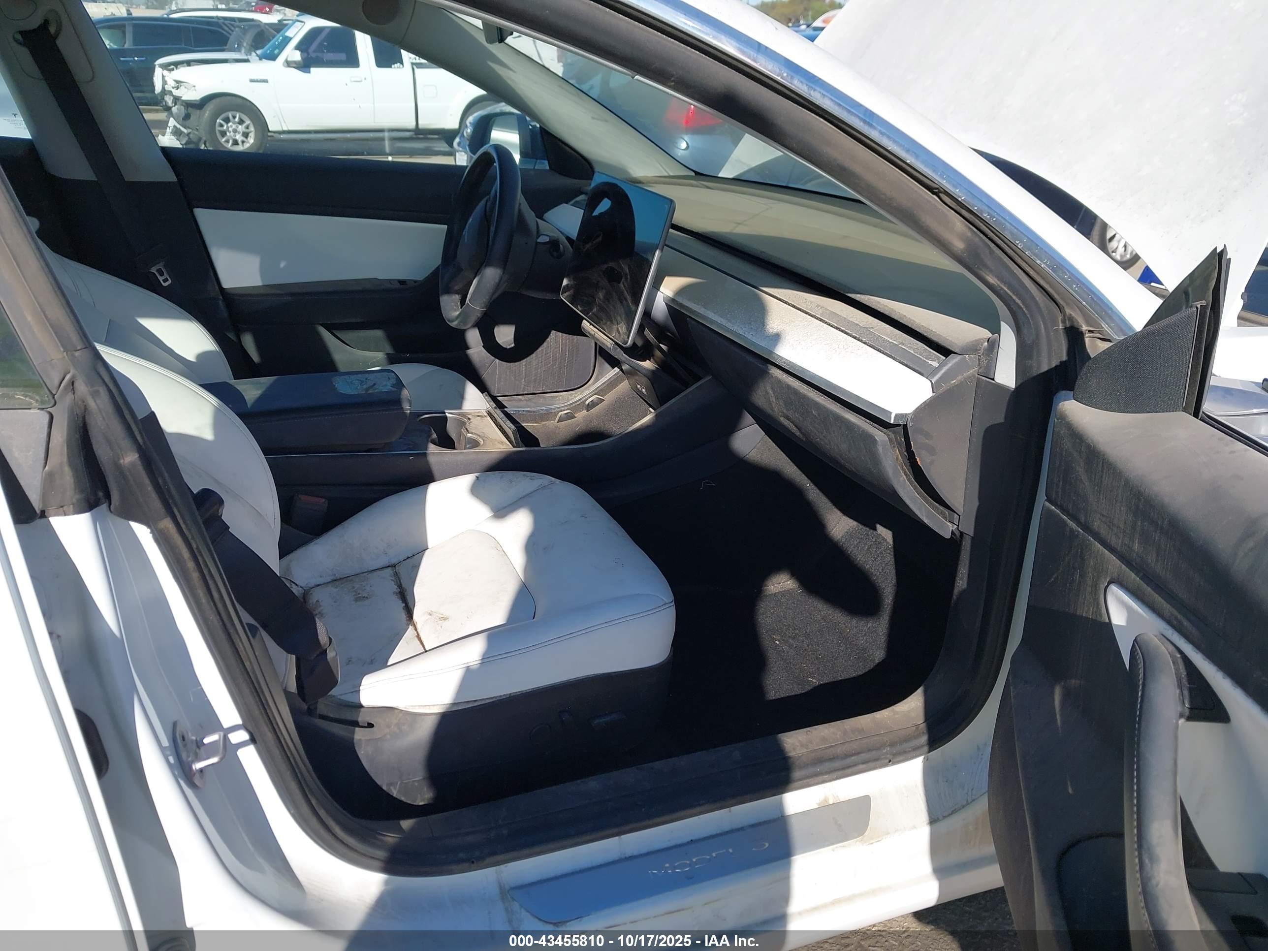 TESLA MODEL image 5