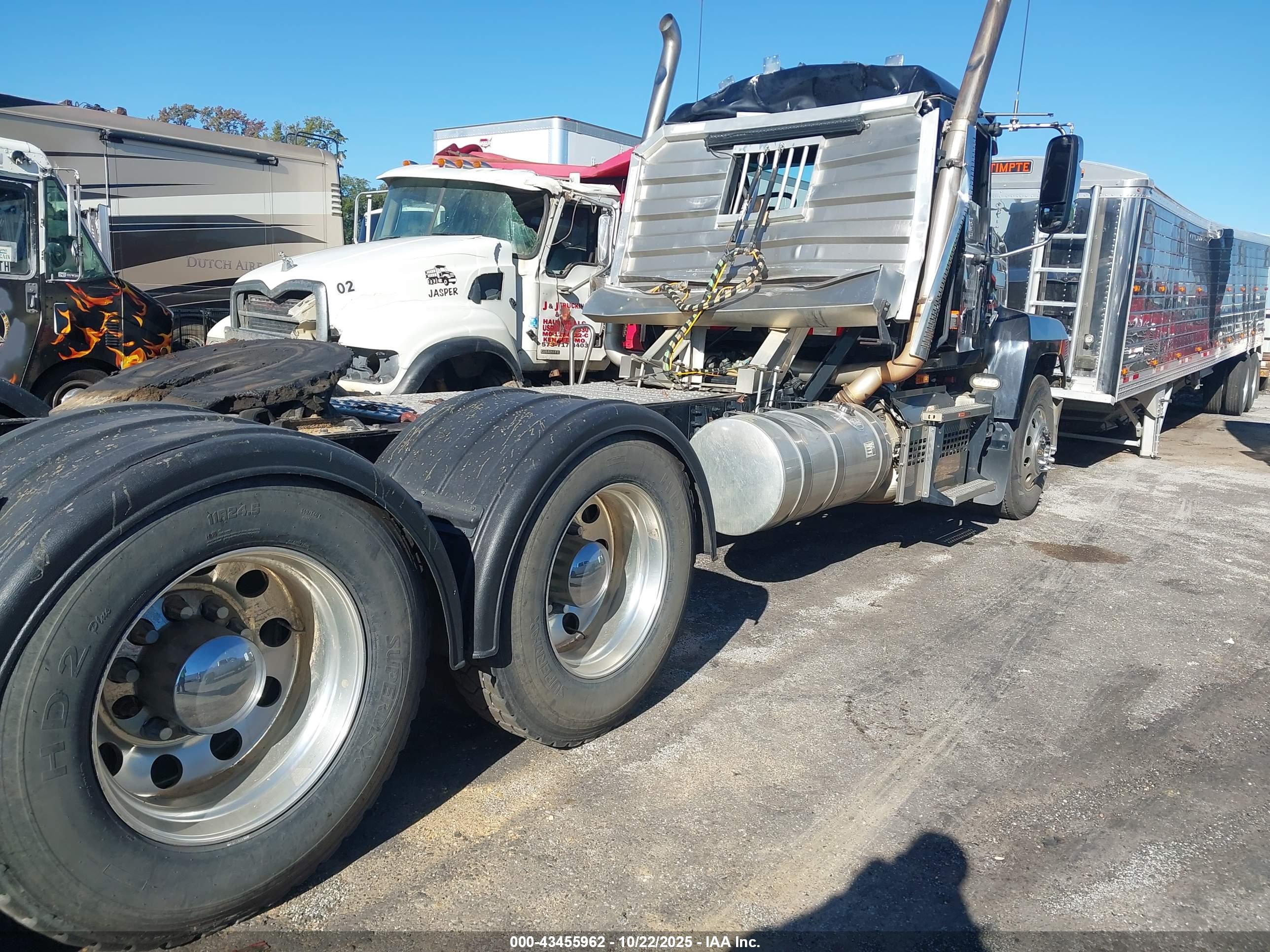 MACK PINNACLE image 4