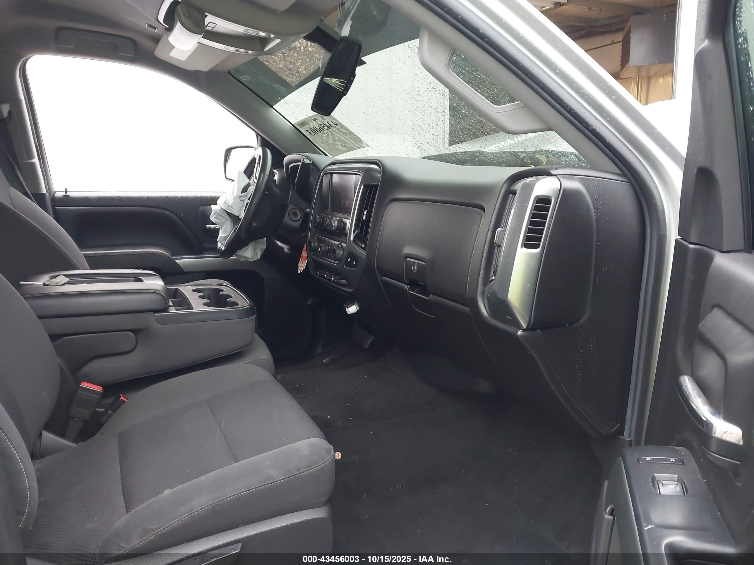 CHEVROLET SILVERADO image 5