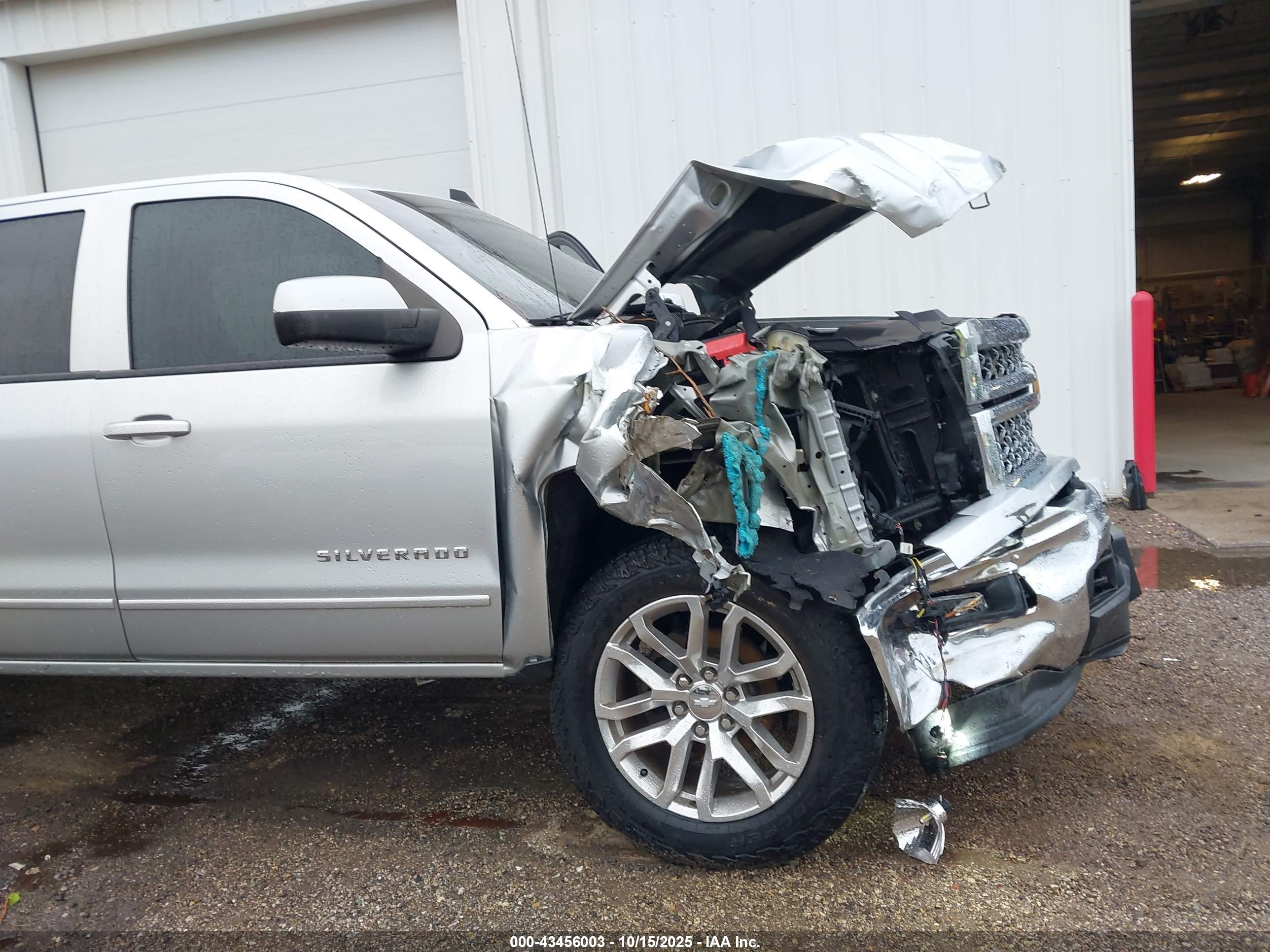 CHEVROLET SILVERADO image 6