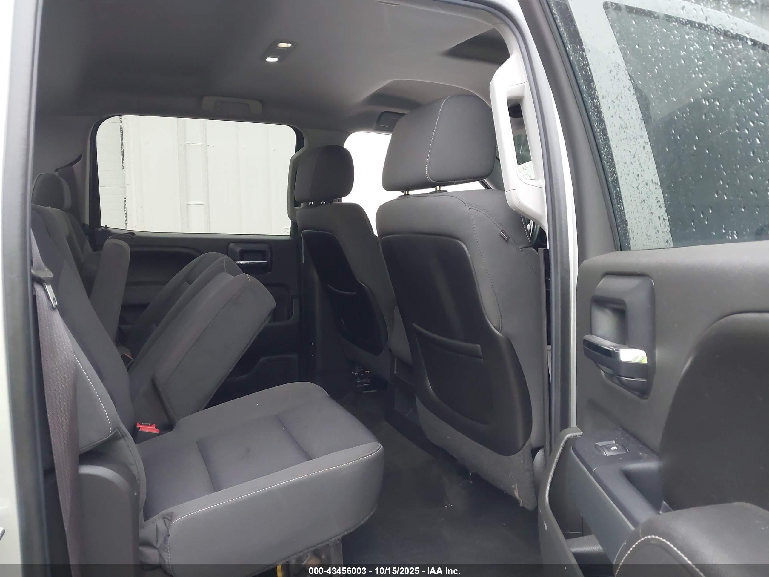 CHEVROLET SILVERADO image 8