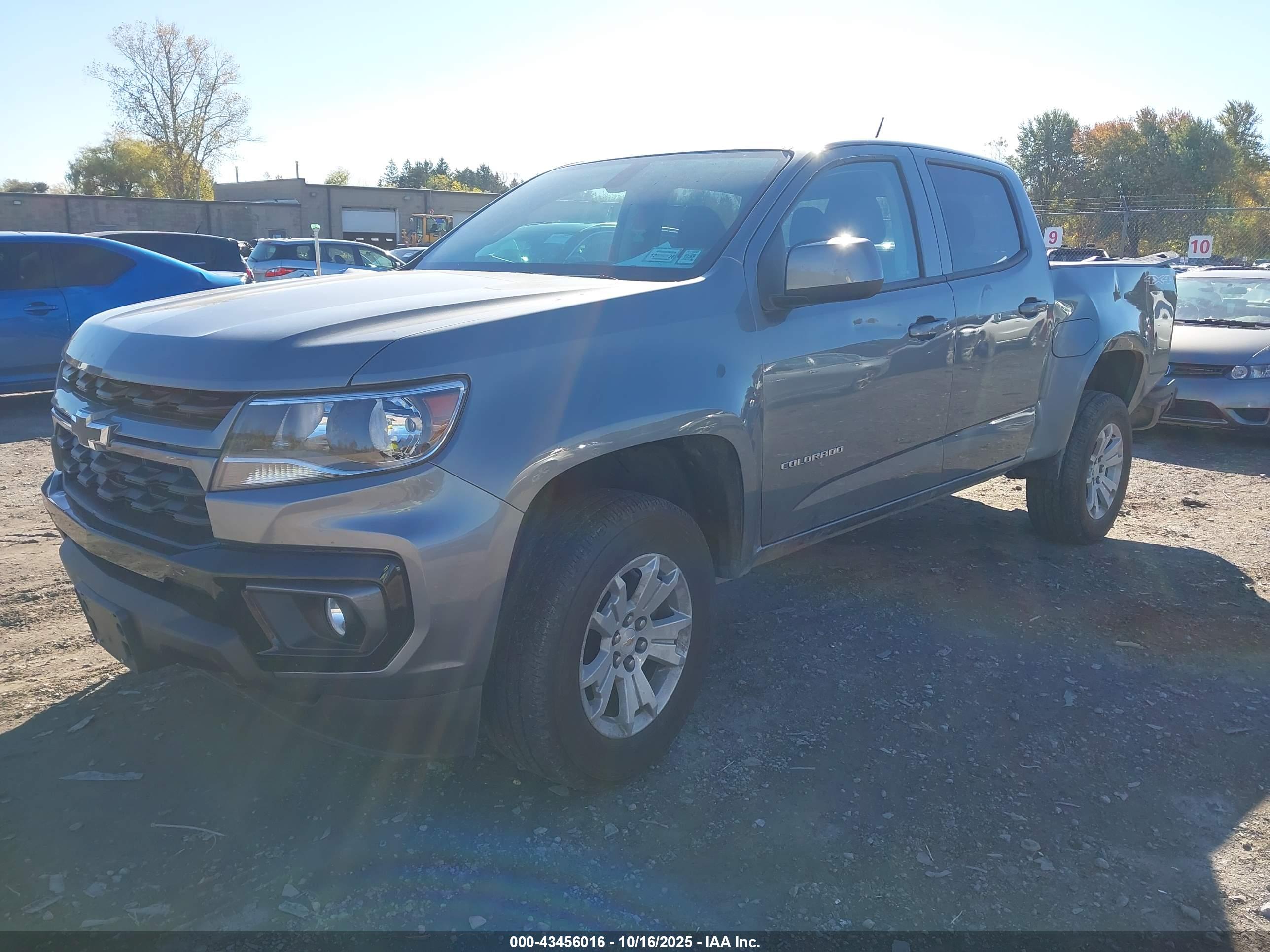 CHEVROLET COLORADO image 2