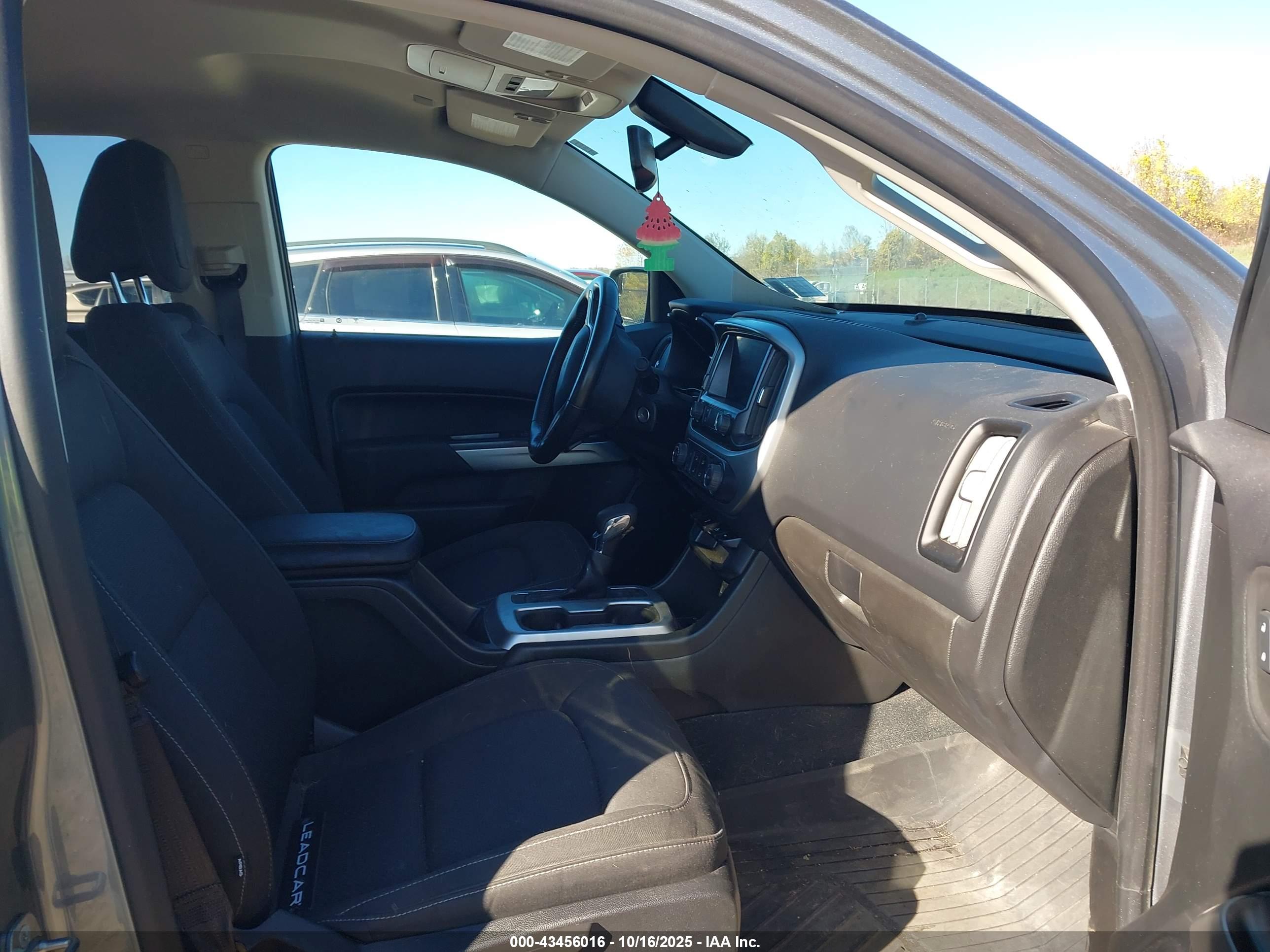 CHEVROLET COLORADO image 5