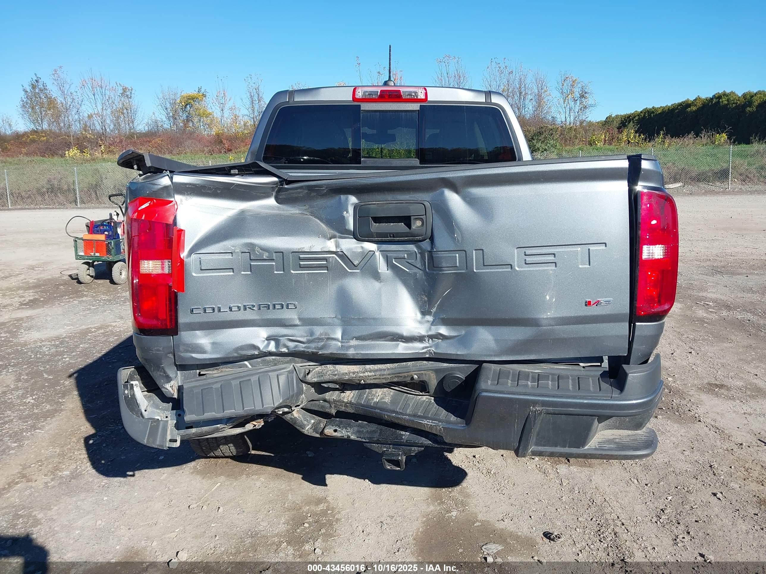 CHEVROLET COLORADO image 6