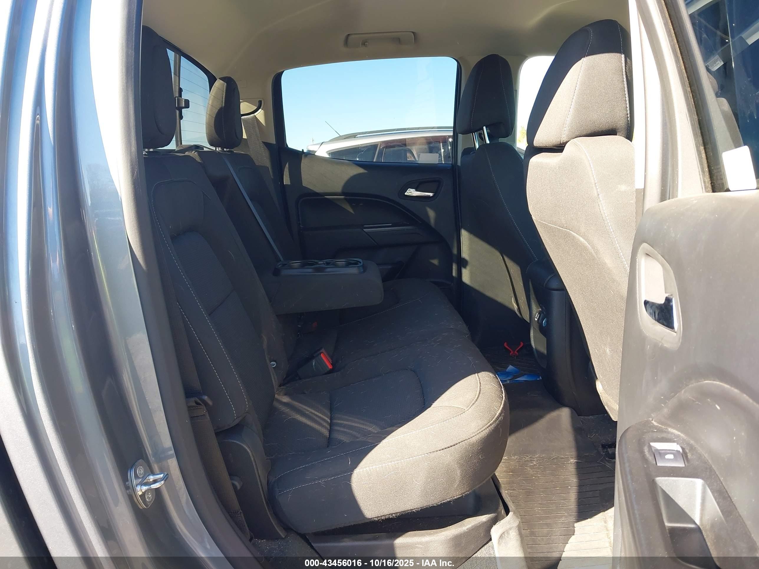 CHEVROLET COLORADO image 8