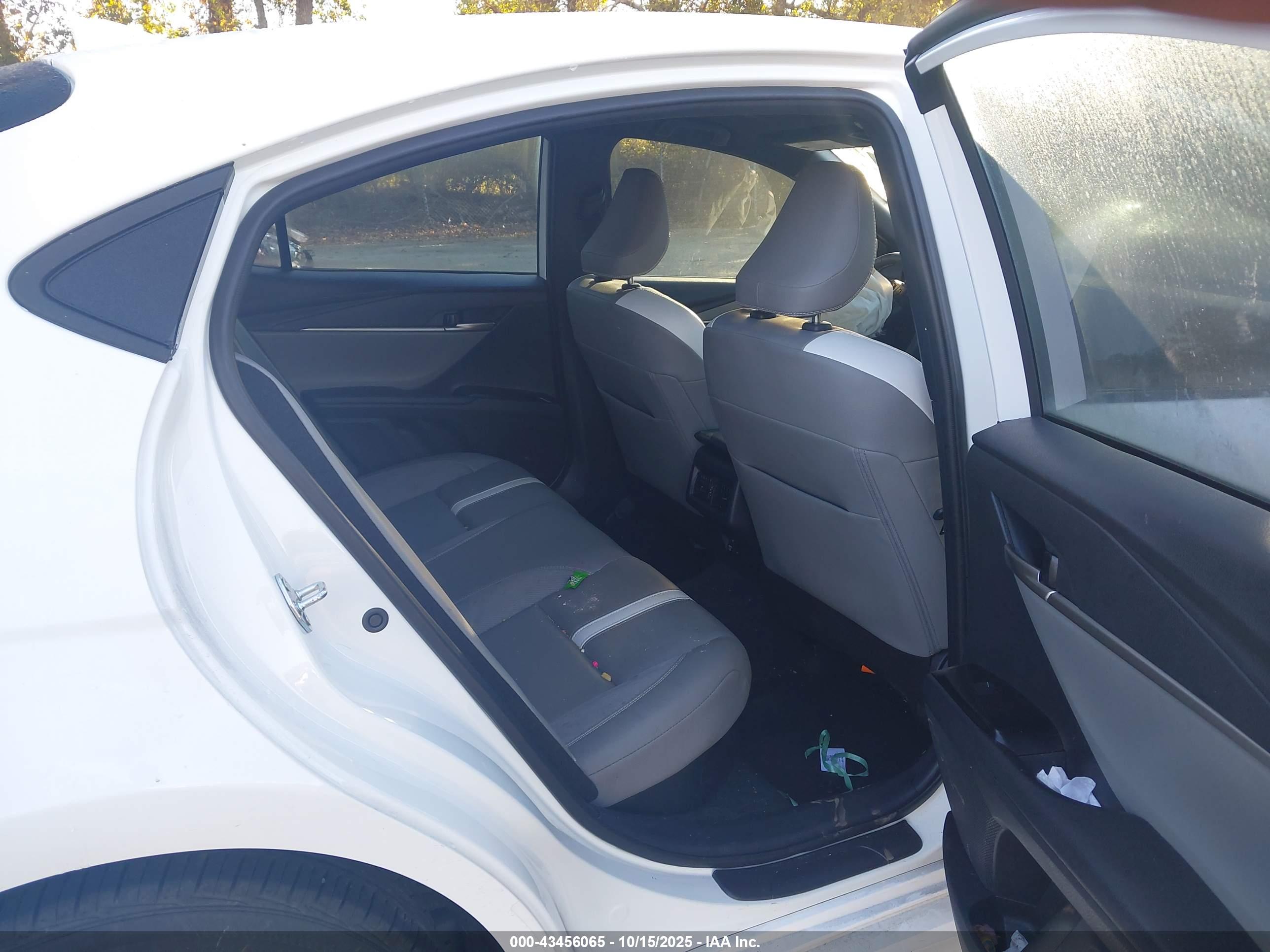 TOYOTA CAMRY image 8