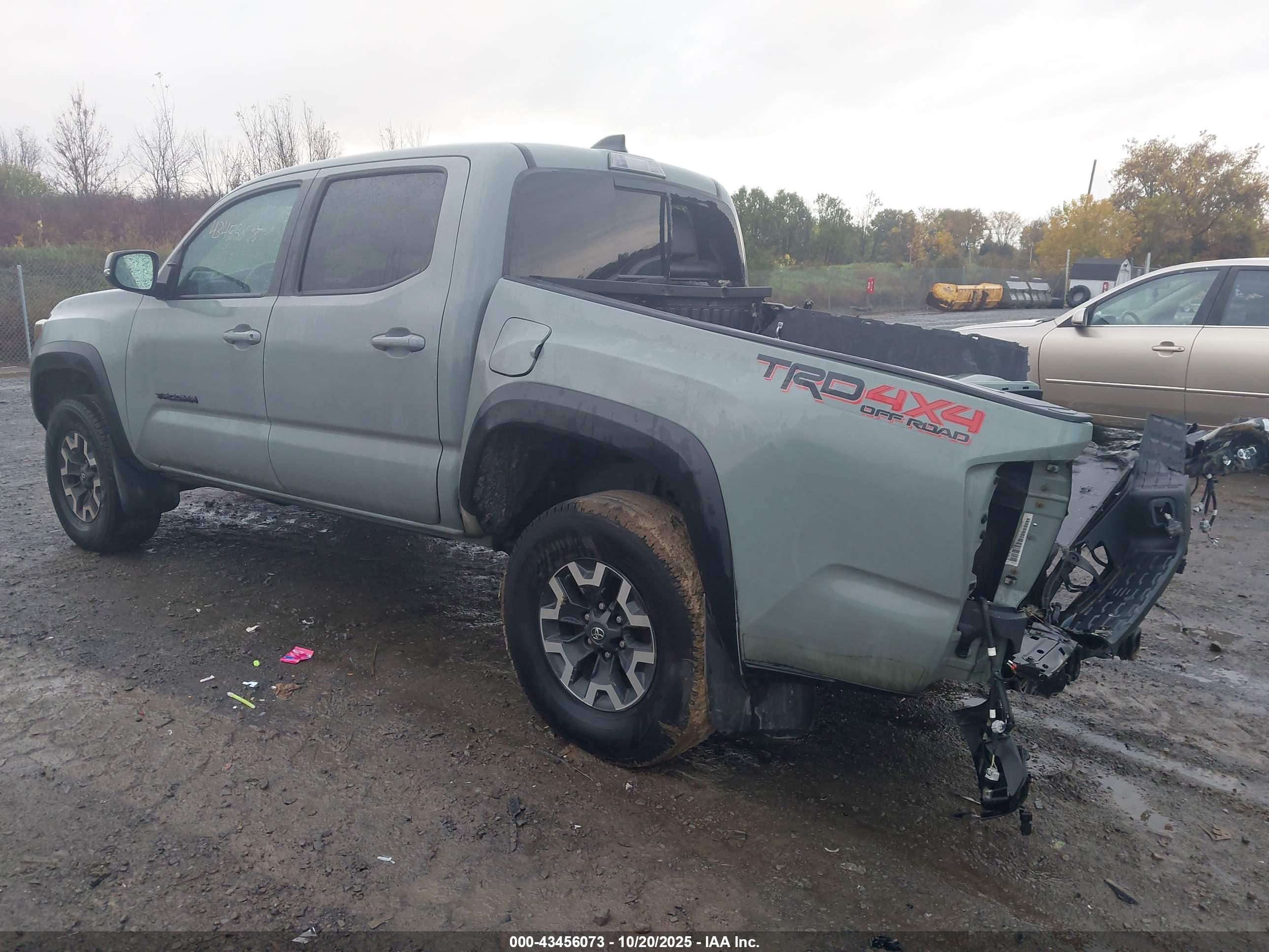 TOYOTA TACOMA image 3