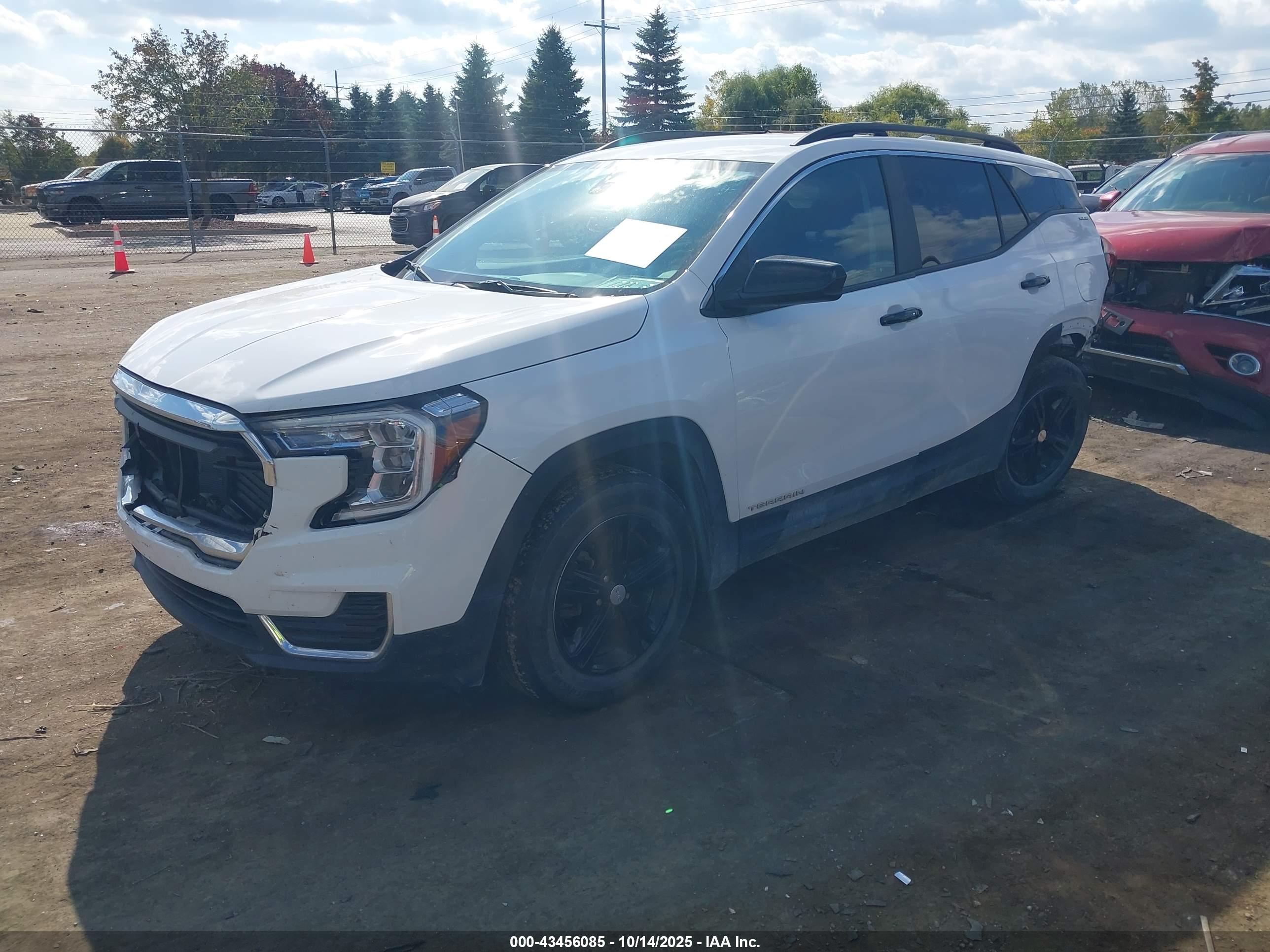 GMC TERRAIN image 2