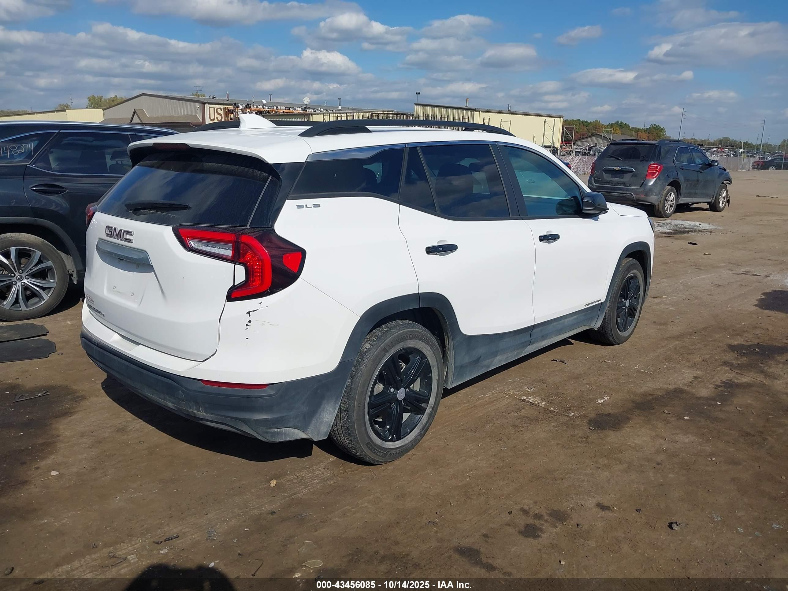 GMC TERRAIN image 4