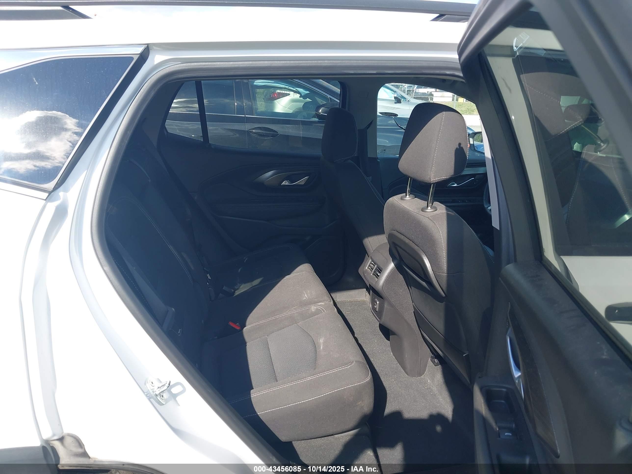 GMC TERRAIN image 8
