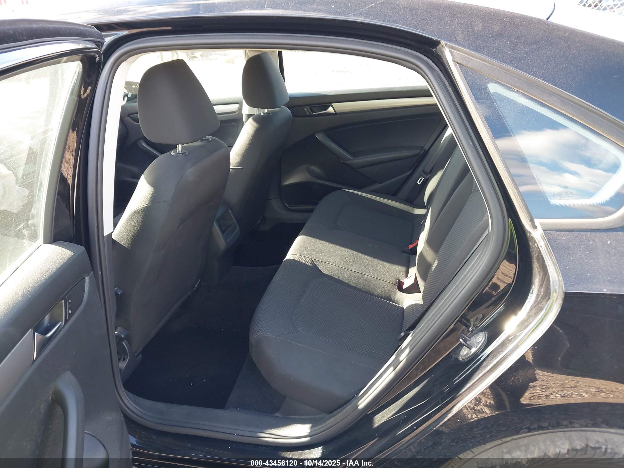 VOLKSWAGEN PASSAT image 8