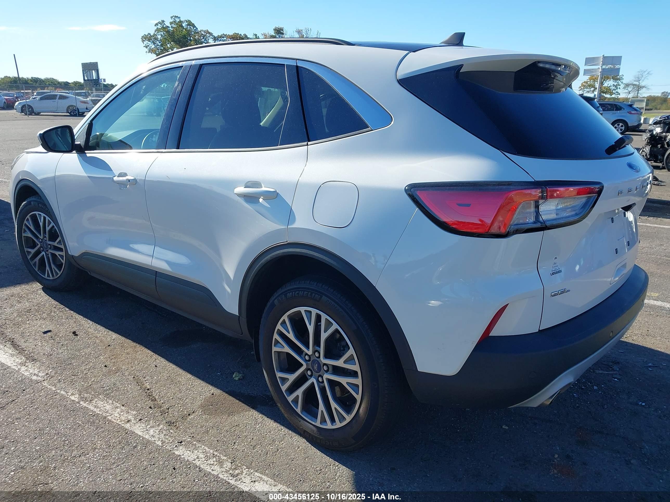 FORD ESCAPE image 3