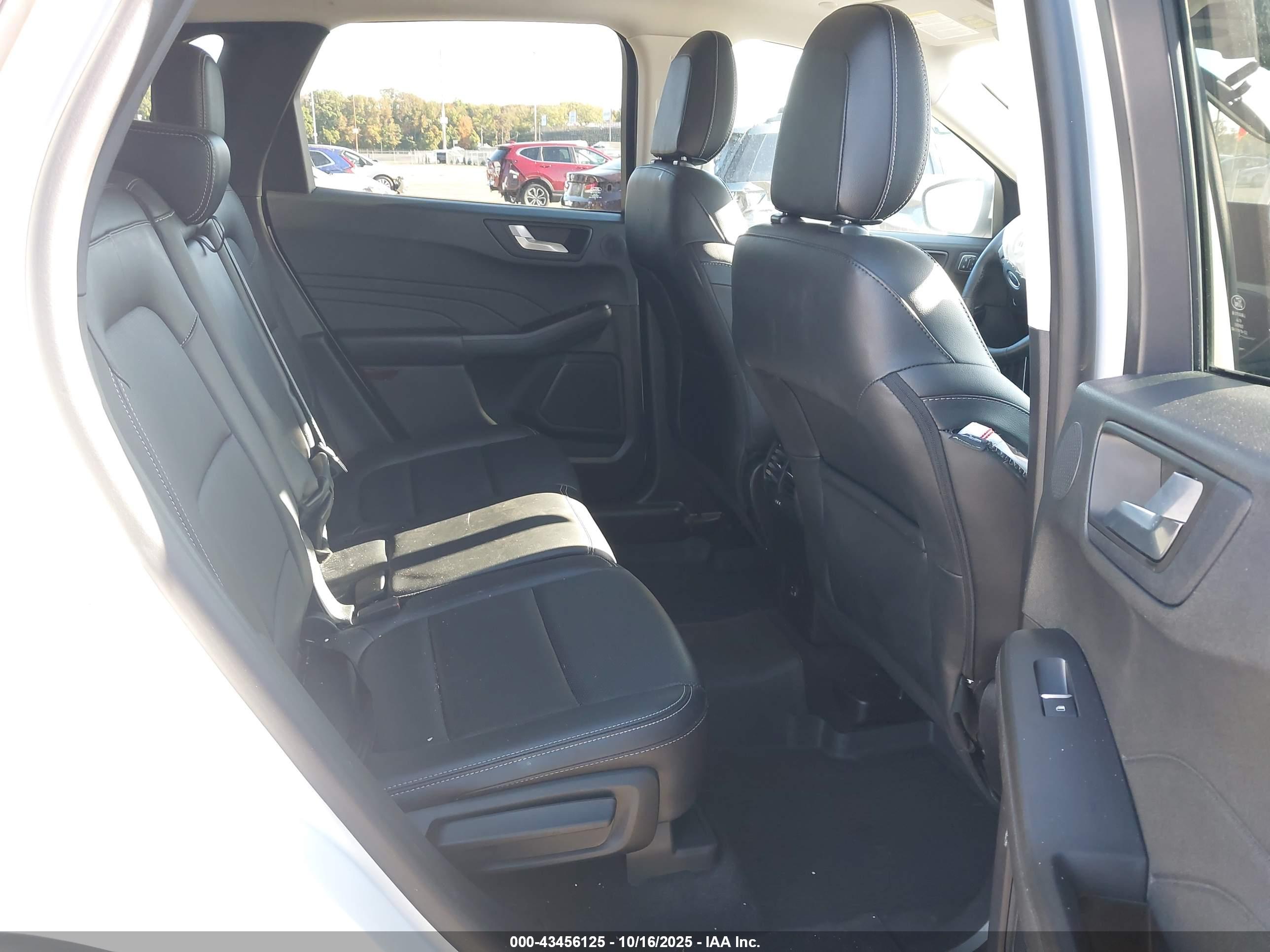 FORD ESCAPE image 8