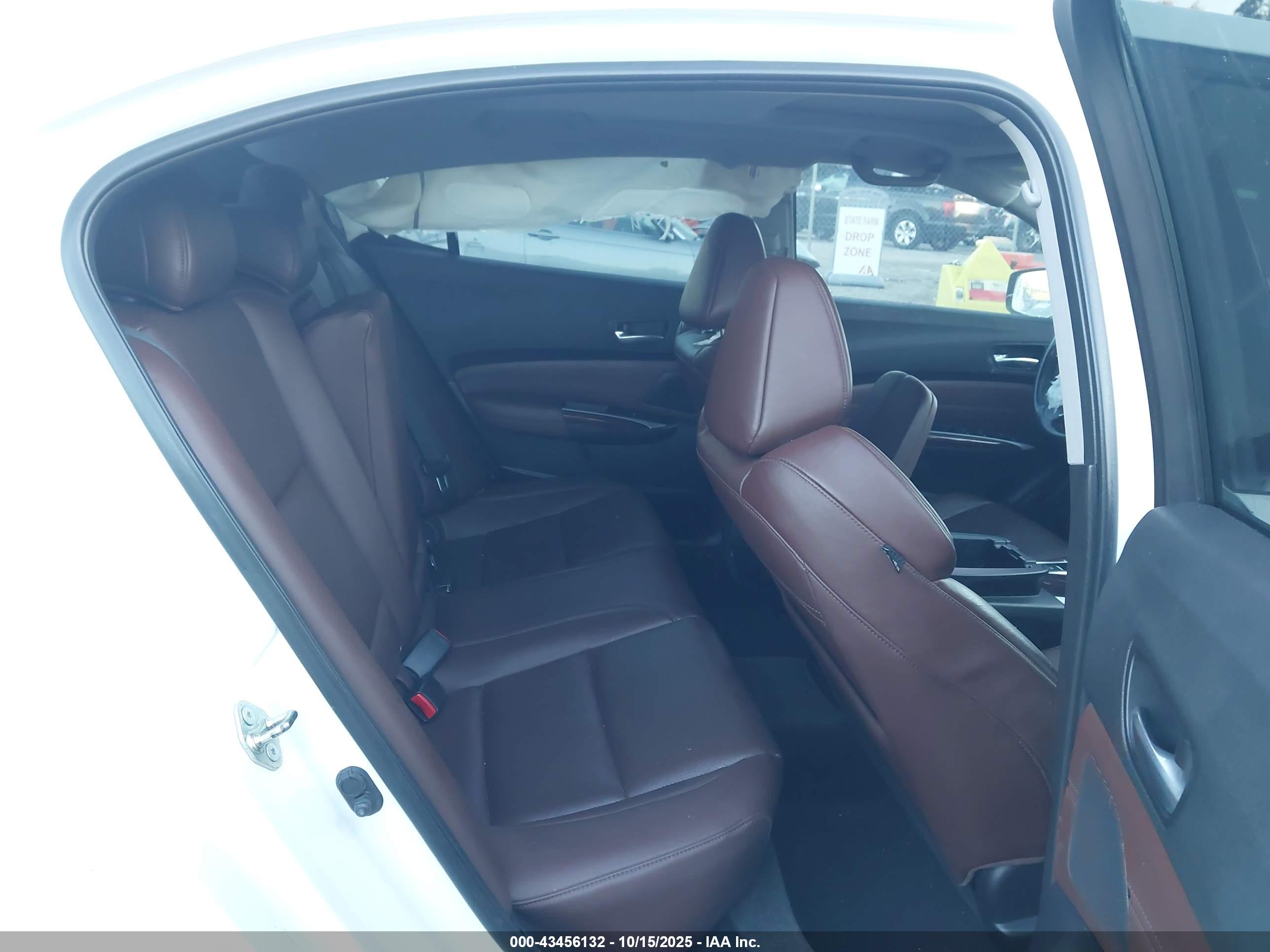 ACURA TLX image 8