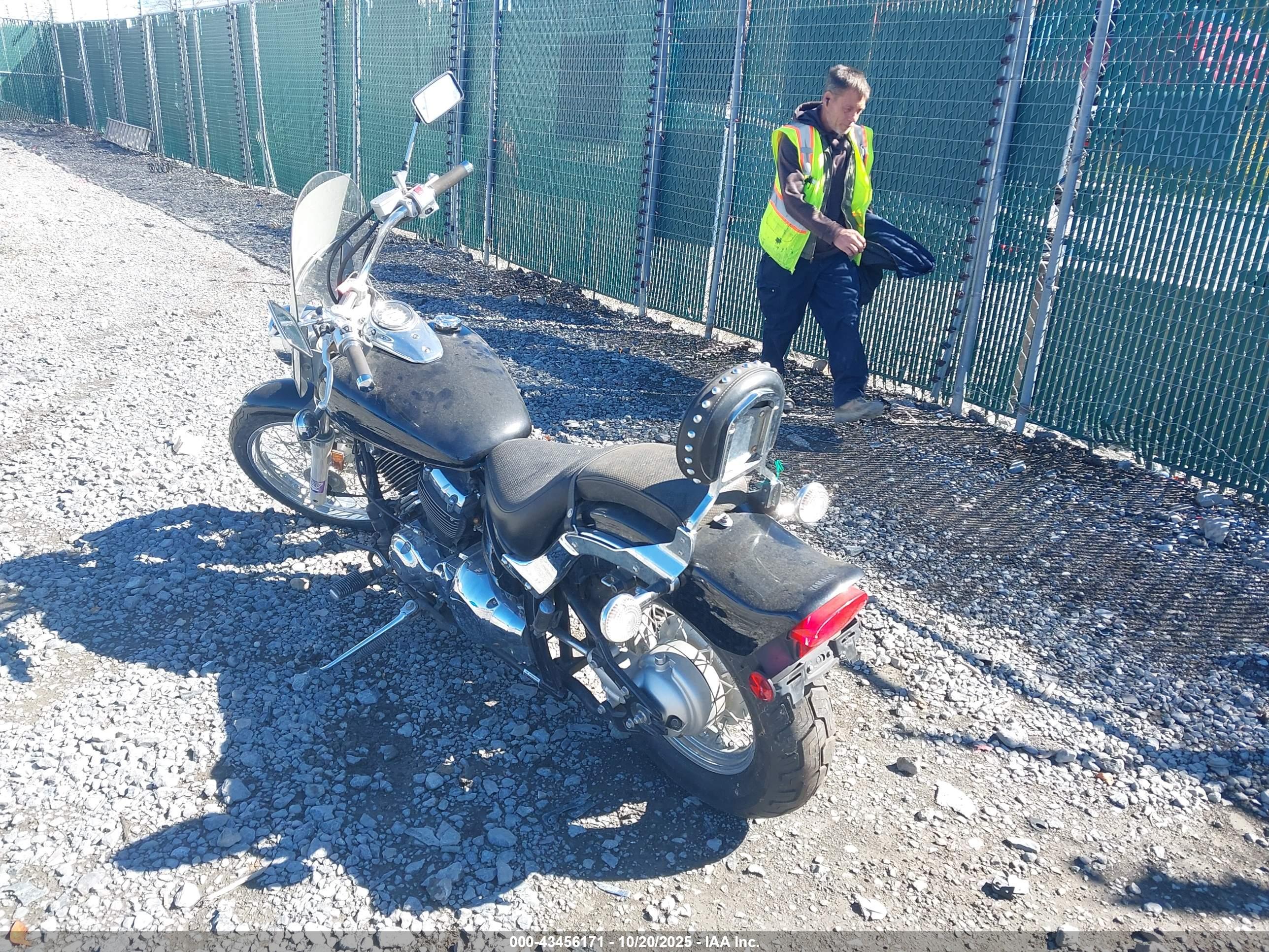 YAMAHA XVS650 image 3
