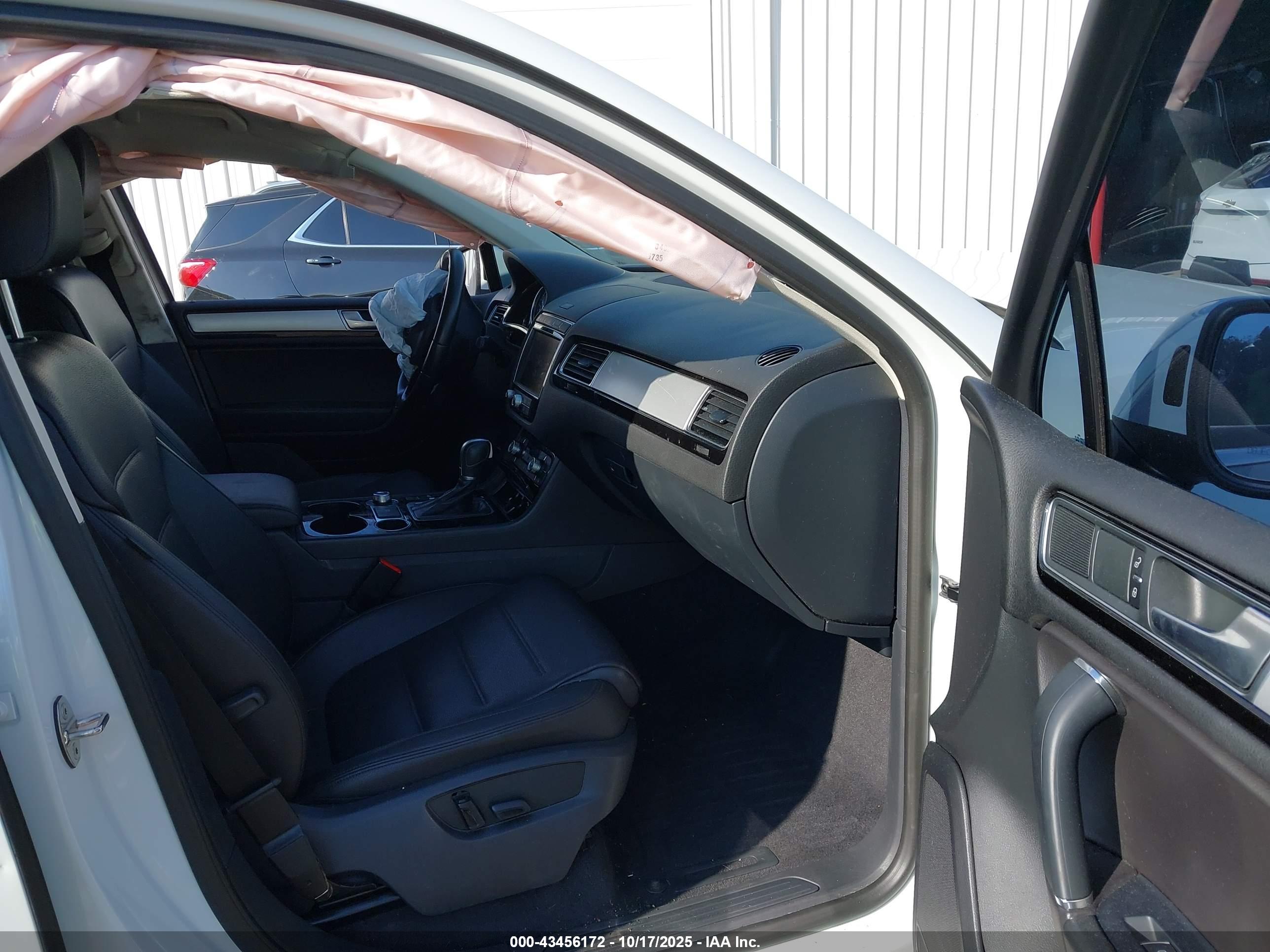 VOLKSWAGEN TOUAREG image 5