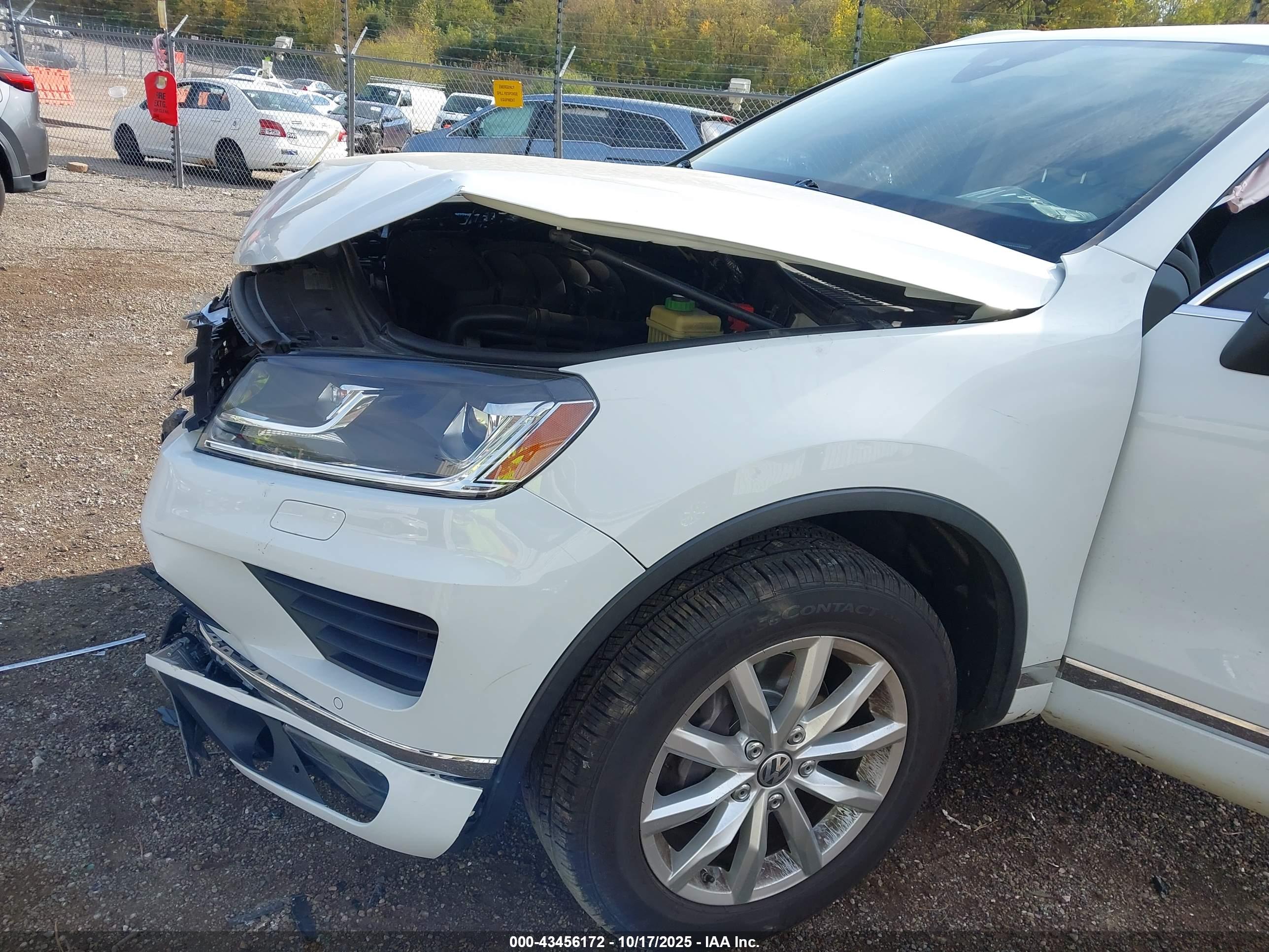 VOLKSWAGEN TOUAREG image 6