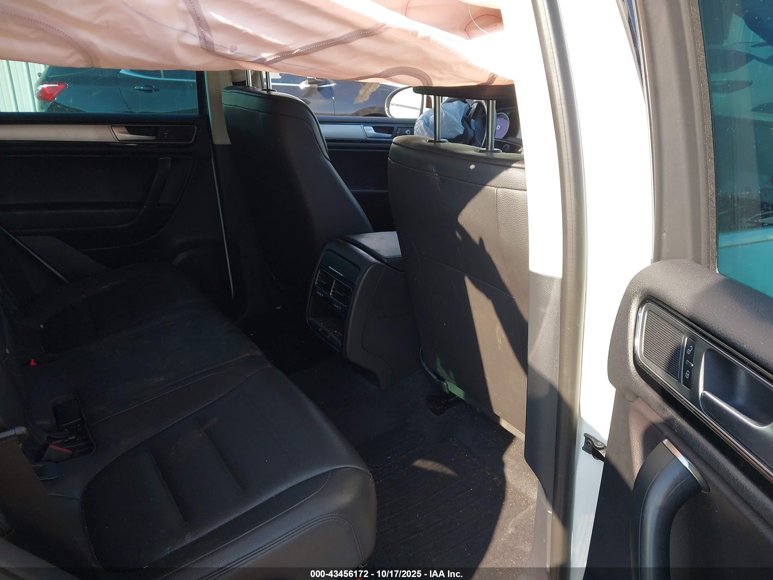 VOLKSWAGEN TOUAREG image 8