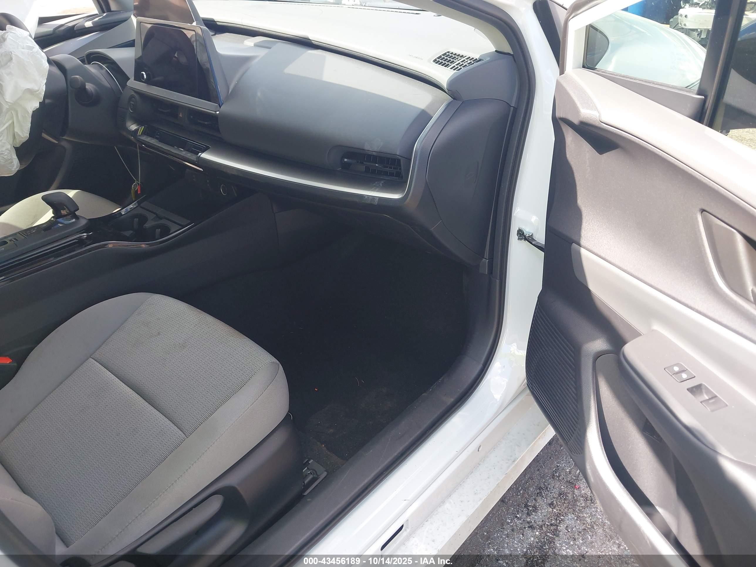 TOYOTA PRIUS image 5