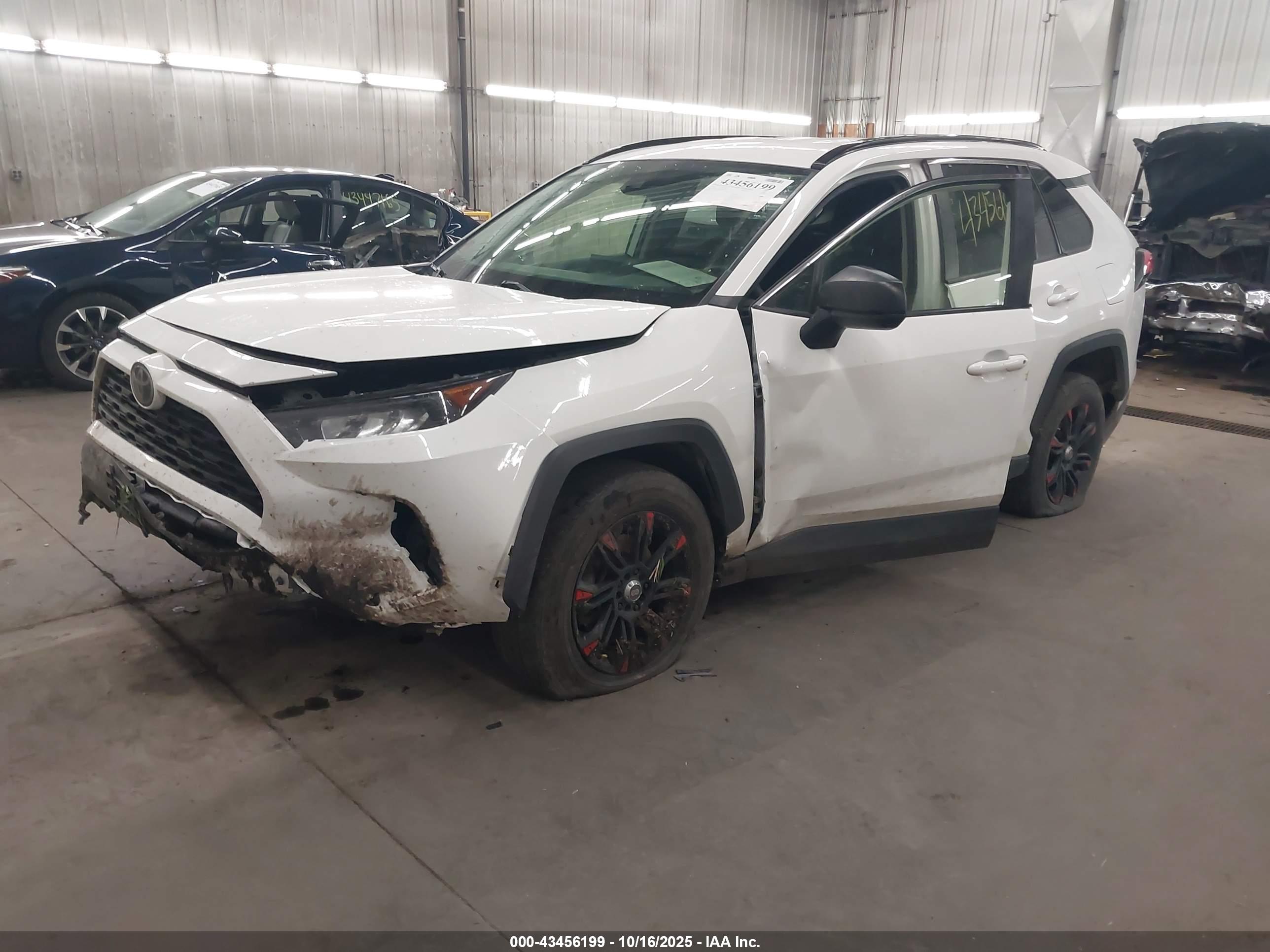 TOYOTA RAV4 image 2