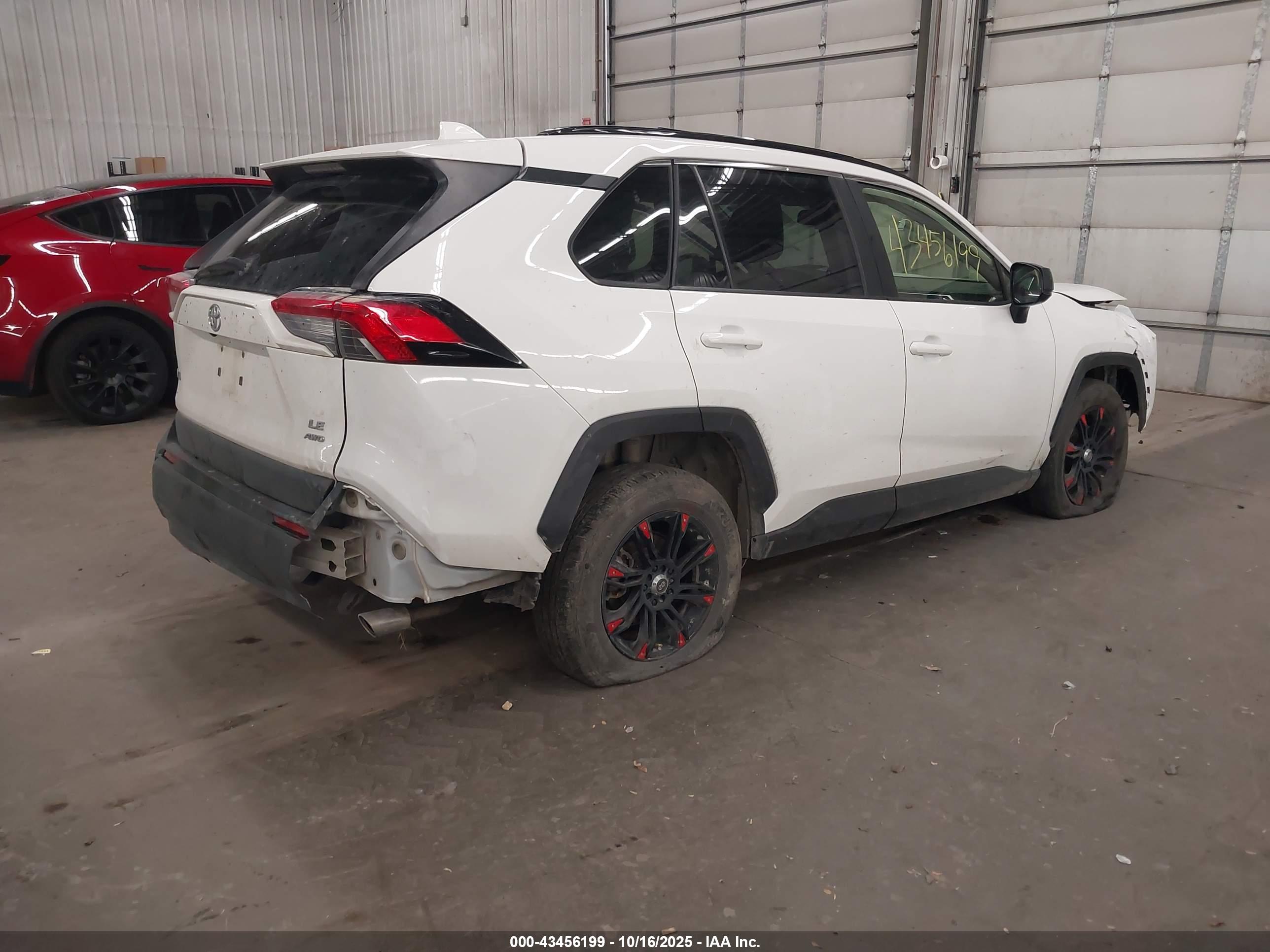 TOYOTA RAV4 image 4