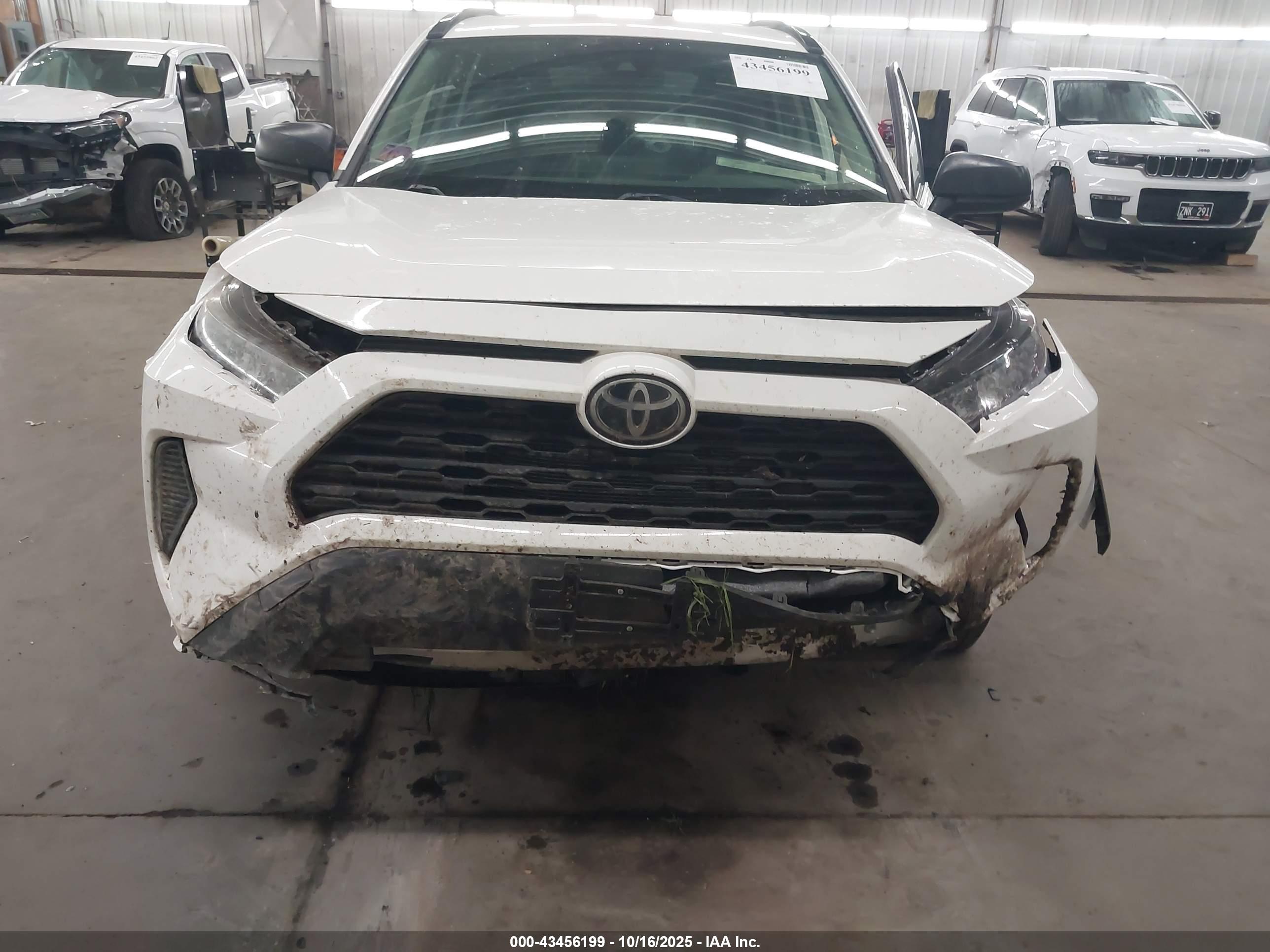 TOYOTA RAV4 image 6