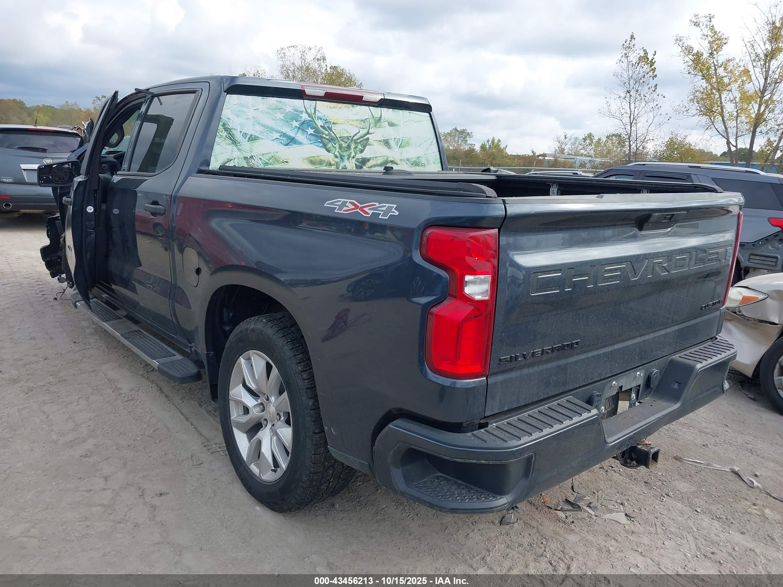 CHEVROLET SILVERADO image 3