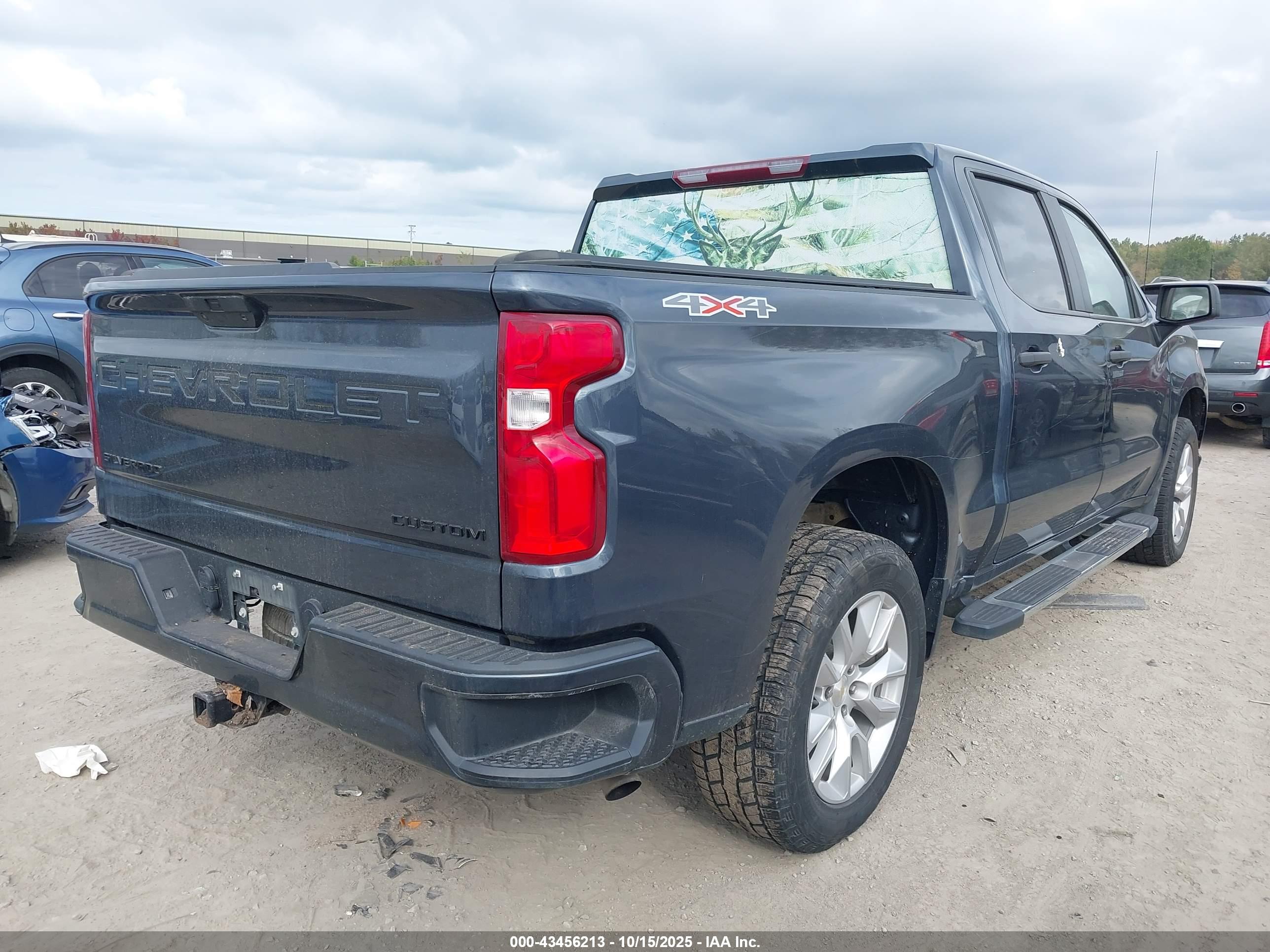 CHEVROLET SILVERADO image 4